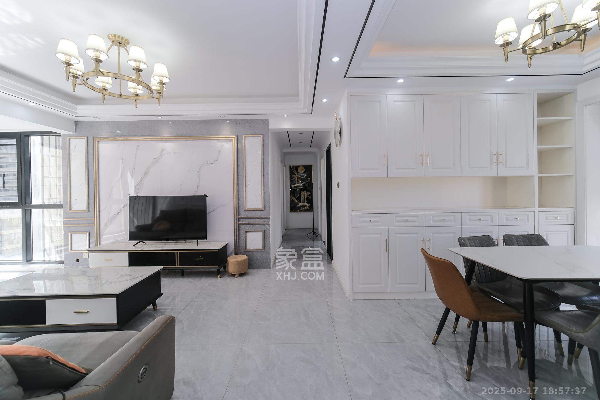 保利香槟国际 4室2厅2卫 105.0万 保利香槟国际 4室2厅2卫 105.0万客厅