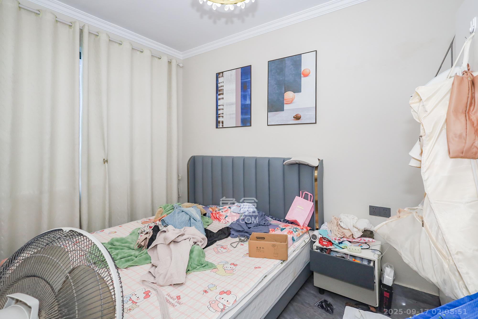 滨江海棠湾 3室2厅1卫 90.0万 滨江海棠湾 3室2厅1卫 90.0万卧室