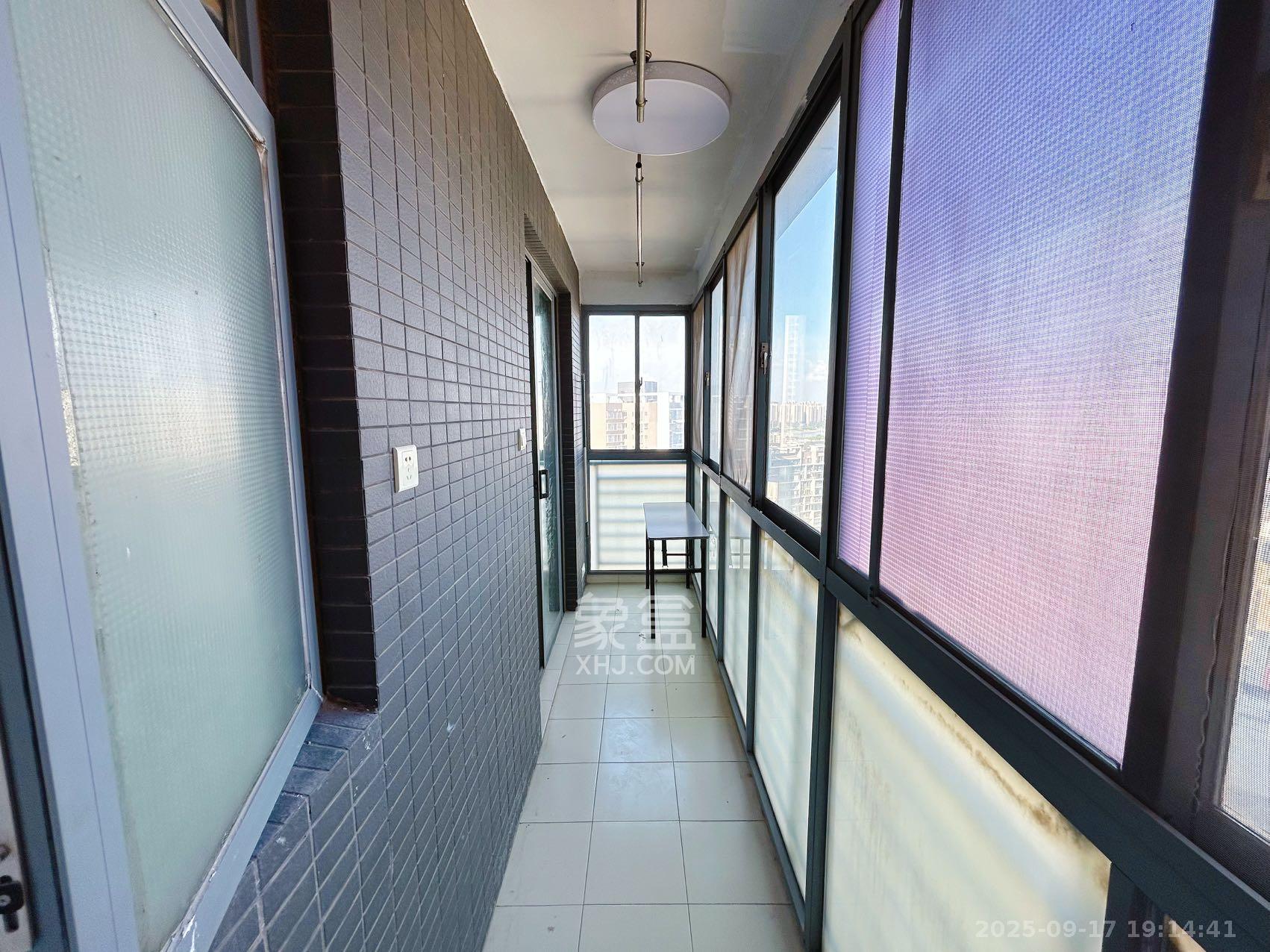 滨江君悦香邸  2室1厅1卫    2300.0元/月室内图