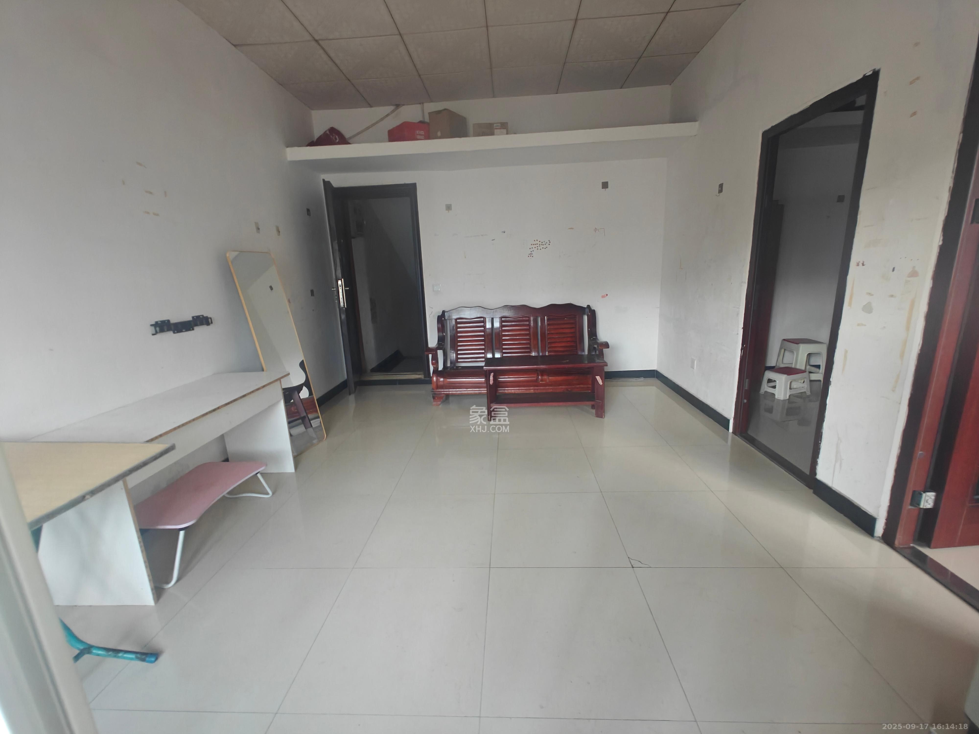 松雅安置小区 2室1厅1卫 700.0元/月 松雅安置小区 2室1厅1卫 700.0元/月室内图