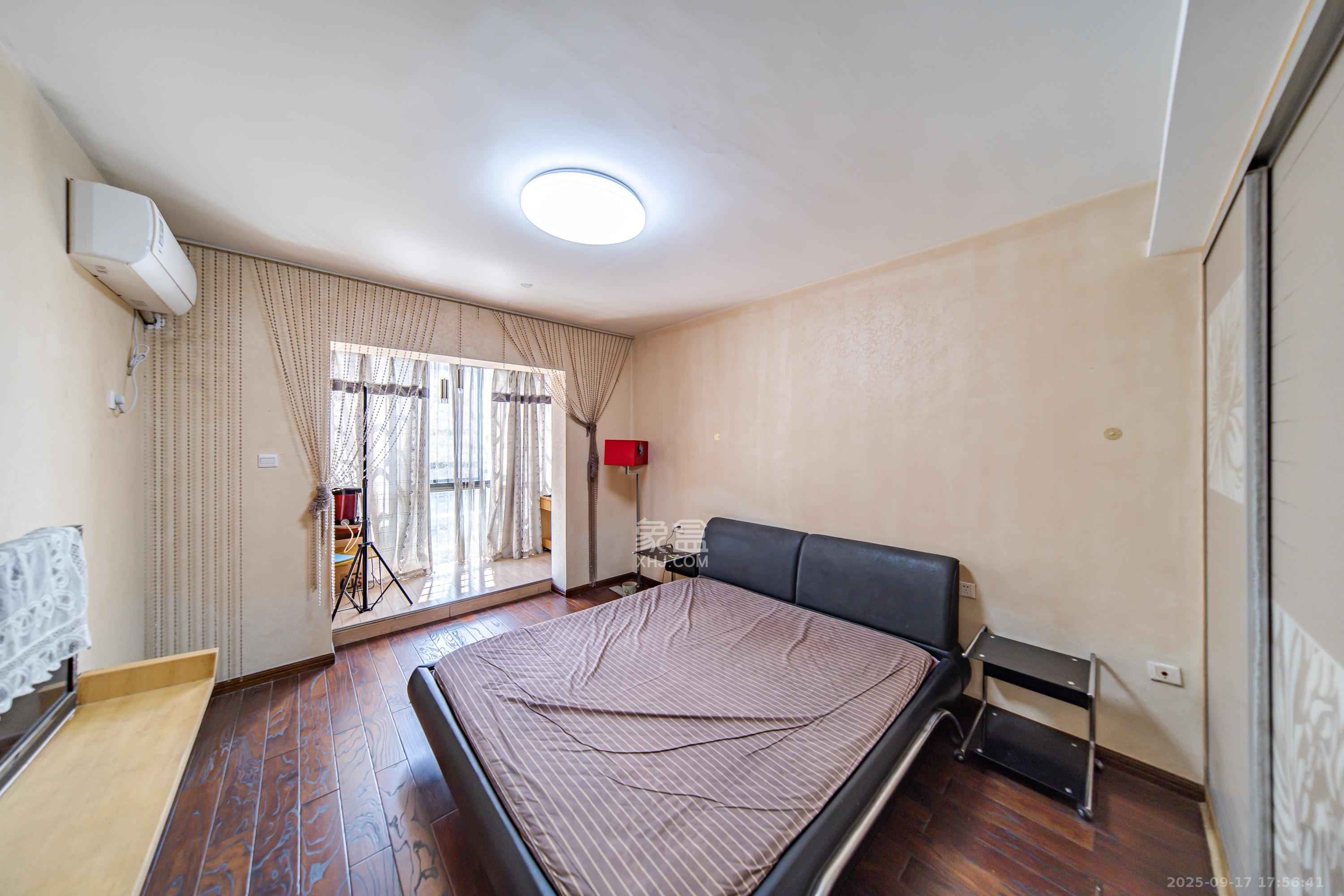 阳光100二期 4室2厅2卫 117.6万 阳光100二期 4室2厅2卫 117.6万卧室