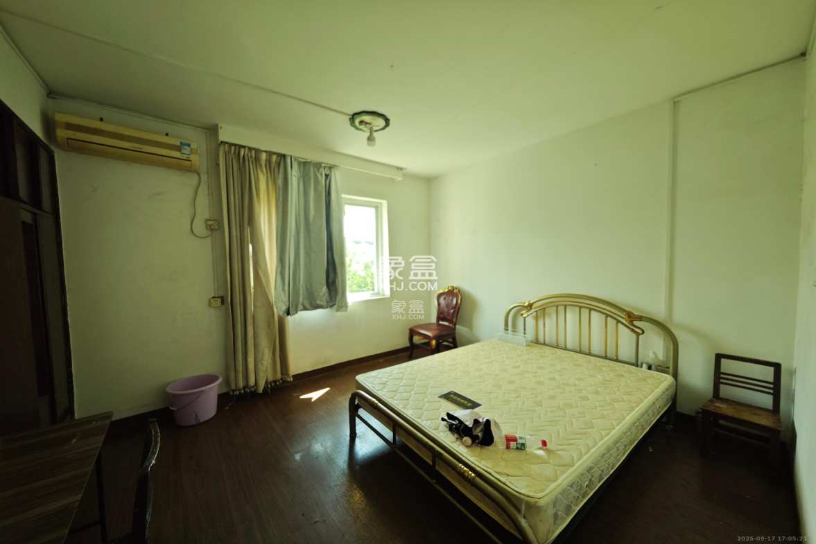 长岭水电八局宿舍 3室1厅1卫 1600.0元/月 长岭水电八局宿舍 3室1厅1卫 1600.0元/月室内图