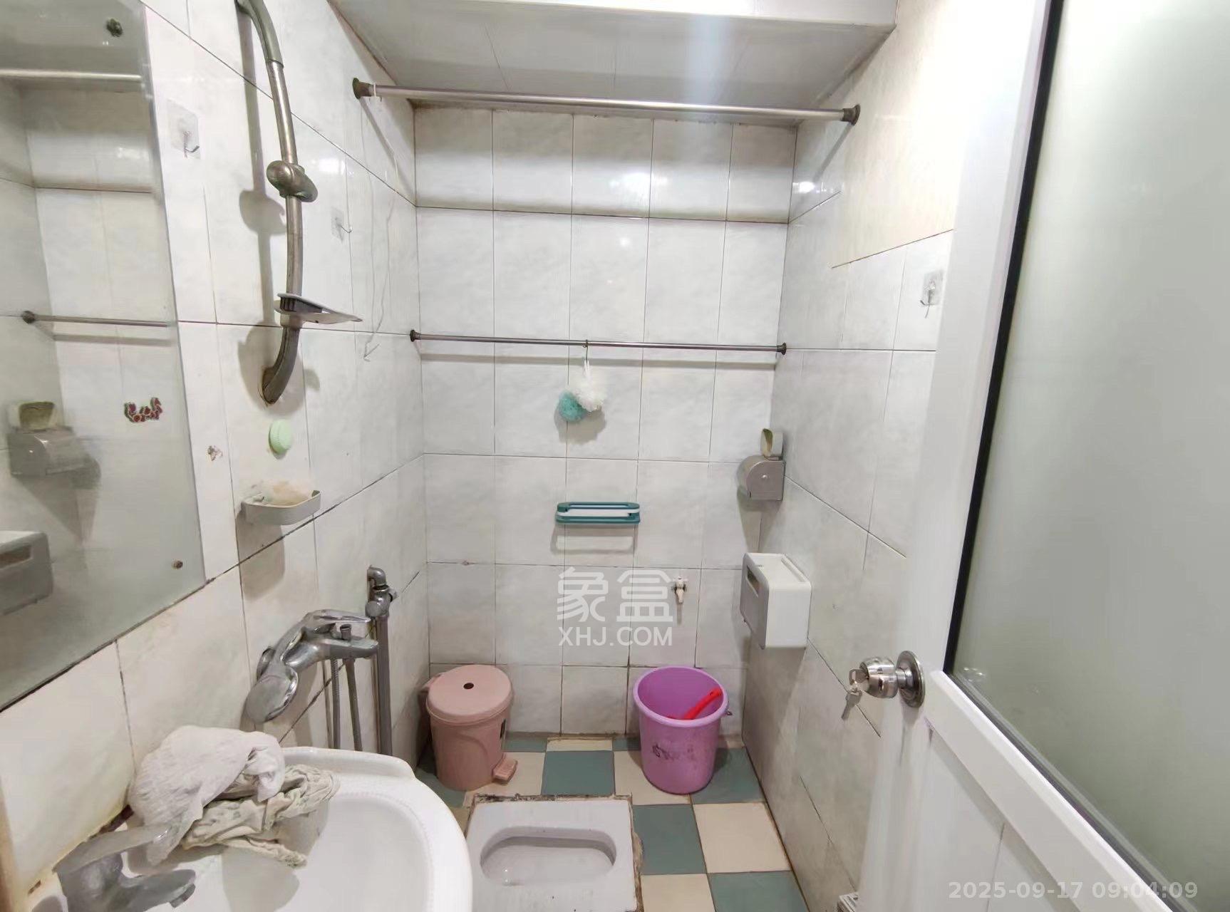 人民新村 3室2厅1卫 2350.0元/月 人民新村 3室2厅1卫 2350.0元/月室内图