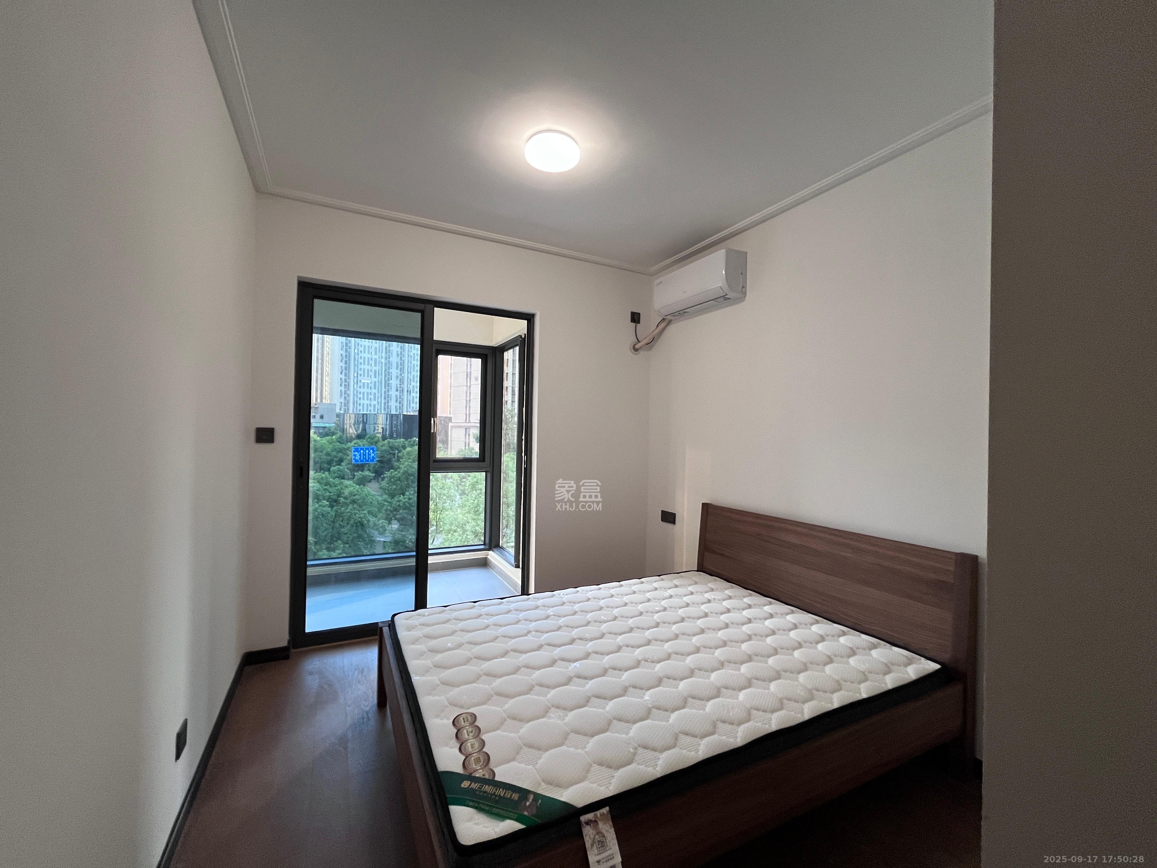 卓越中寰  3室2厅2卫    5000.0元/月室内图