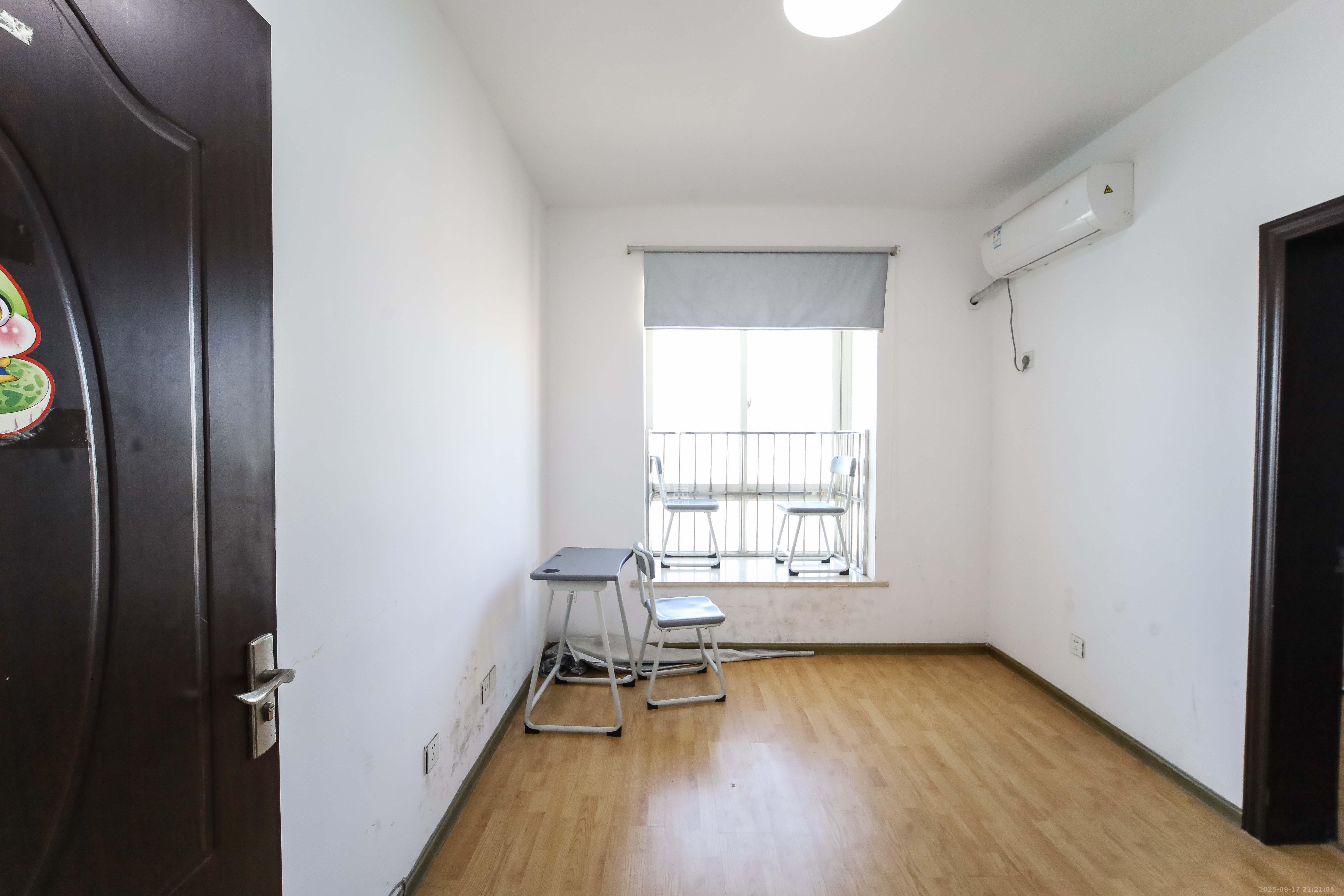 东门壹号家园 4室2厅2卫 108.0万 东门壹号家园 4室2厅2卫 108.0万卧室