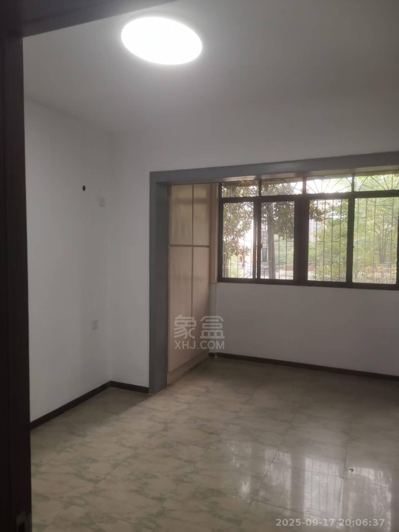 桂花路散盘 2室2厅1卫 800.0元/月 桂花路散盘 2室2厅1卫 800.0元/月室内图