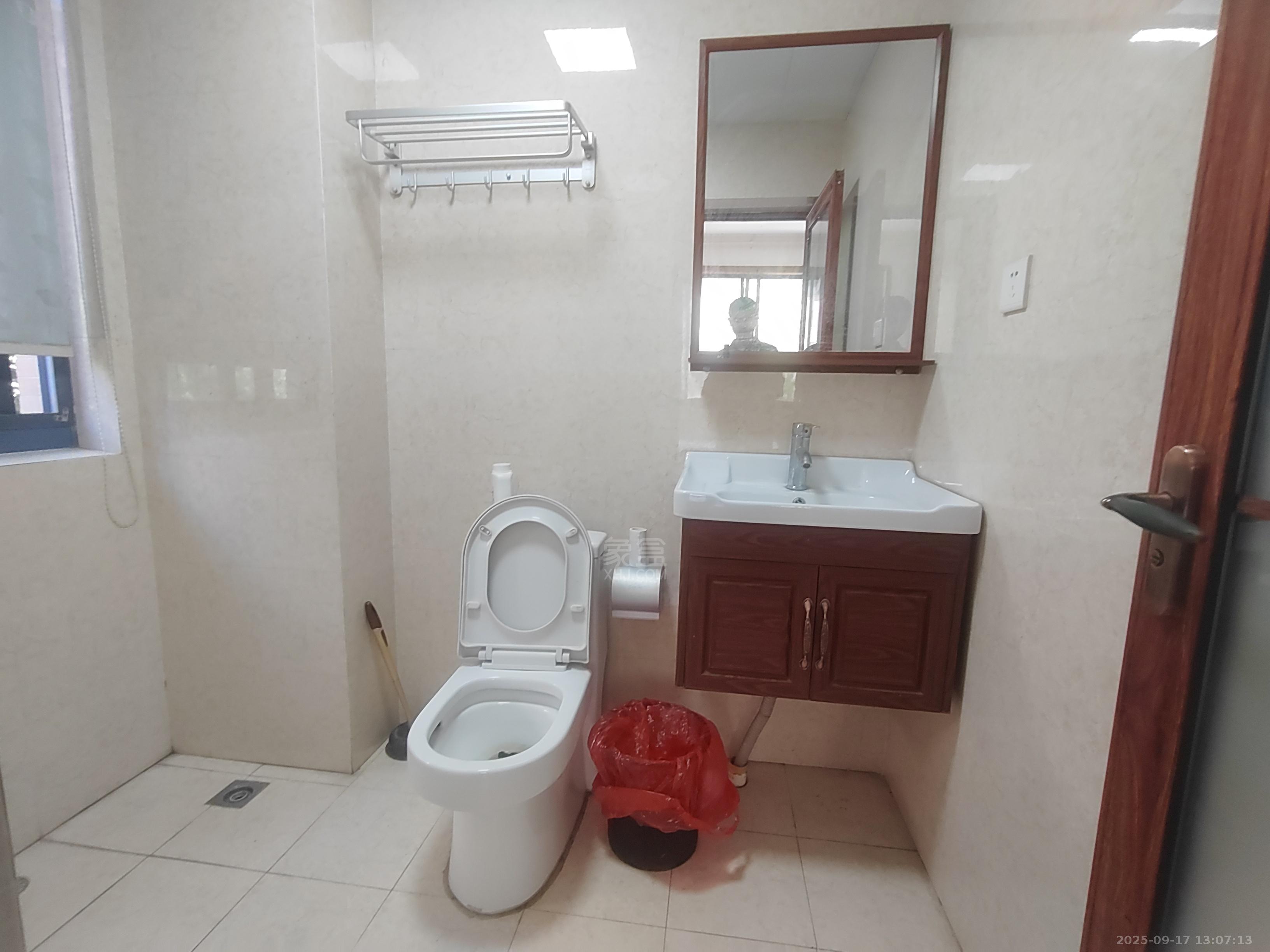 天泉一品 3室2厅2卫 2100.0元/月 天泉一品 3室2厅2卫 2100.0元/月室内图