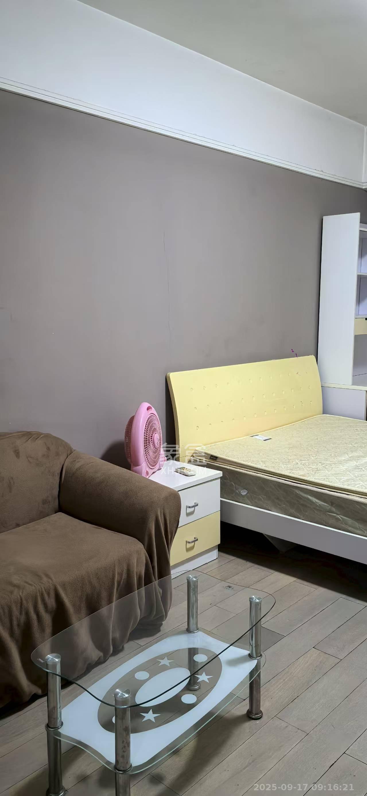 万科金色家园 1室1厅1卫 1300.0元/月 万科金色家园 1室1厅1卫 1300.0元/月室内图