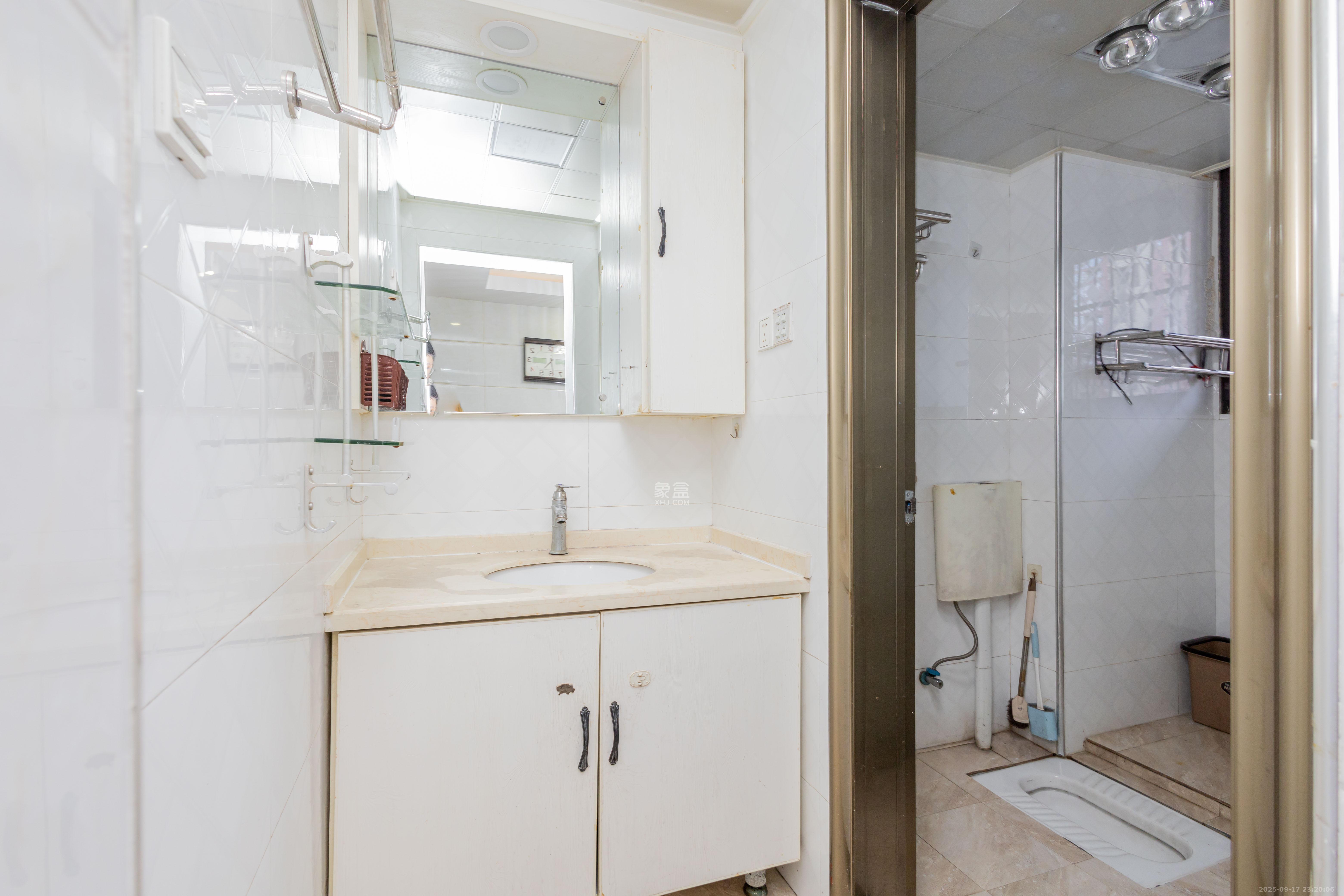 盛隆佳园  4室2厅2卫    126.0万卫生间