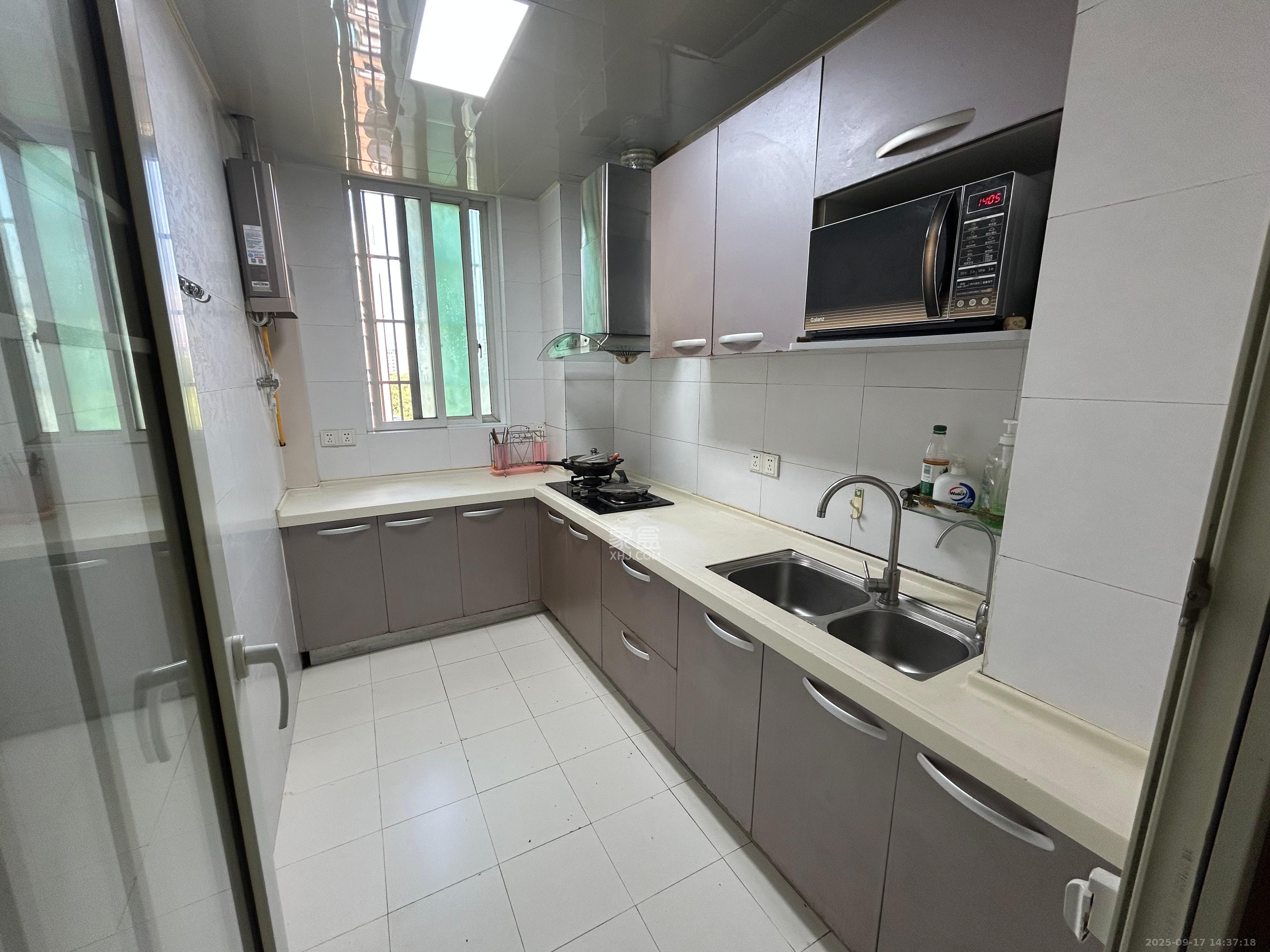 麓谷加州阳光 4室2厅2卫 3600.0元/月 麓谷加州阳光 4室2厅2卫 3600.0元/月室内图