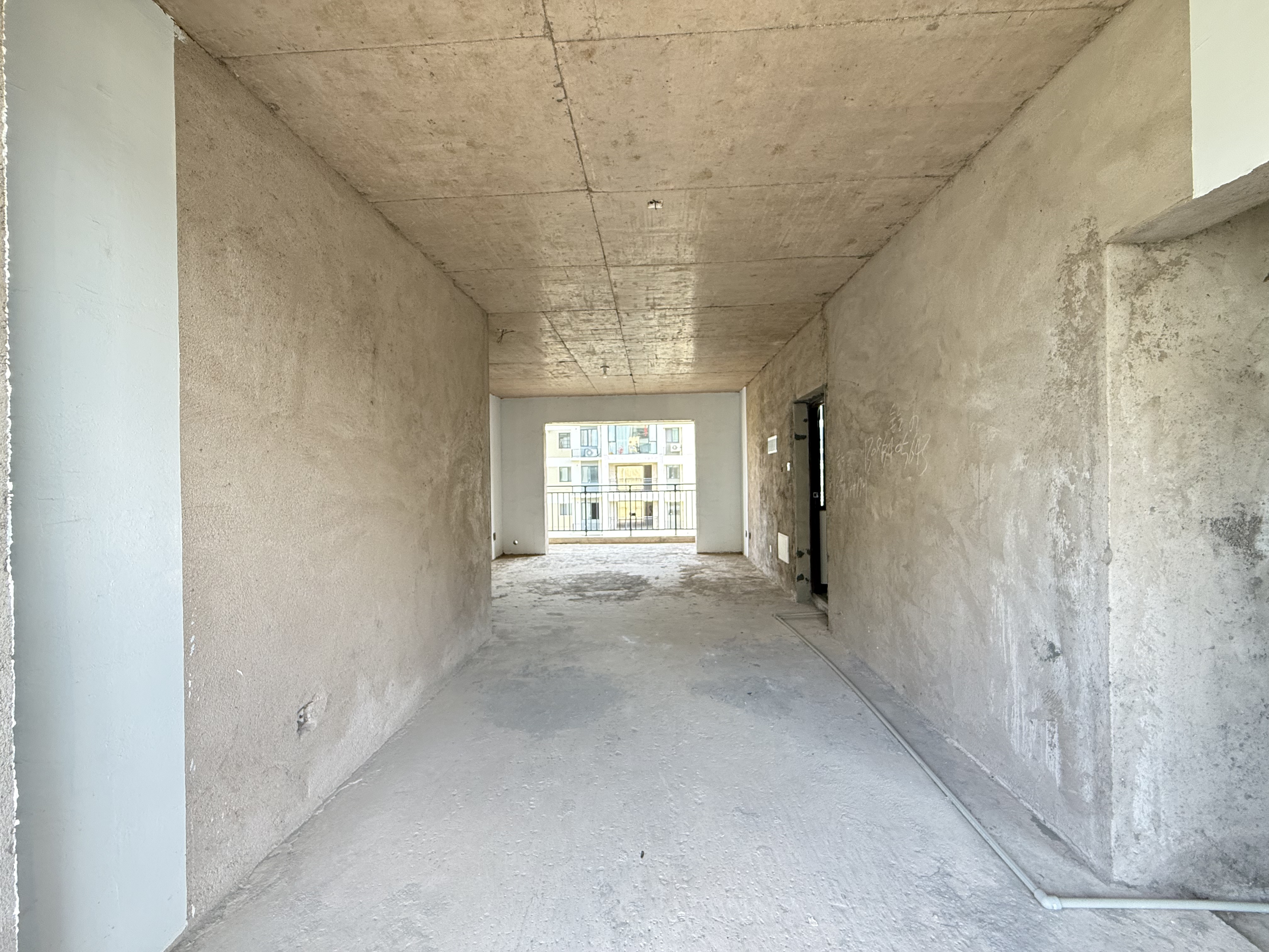 空港新城二期  4室2厅2卫    52.0万客厅