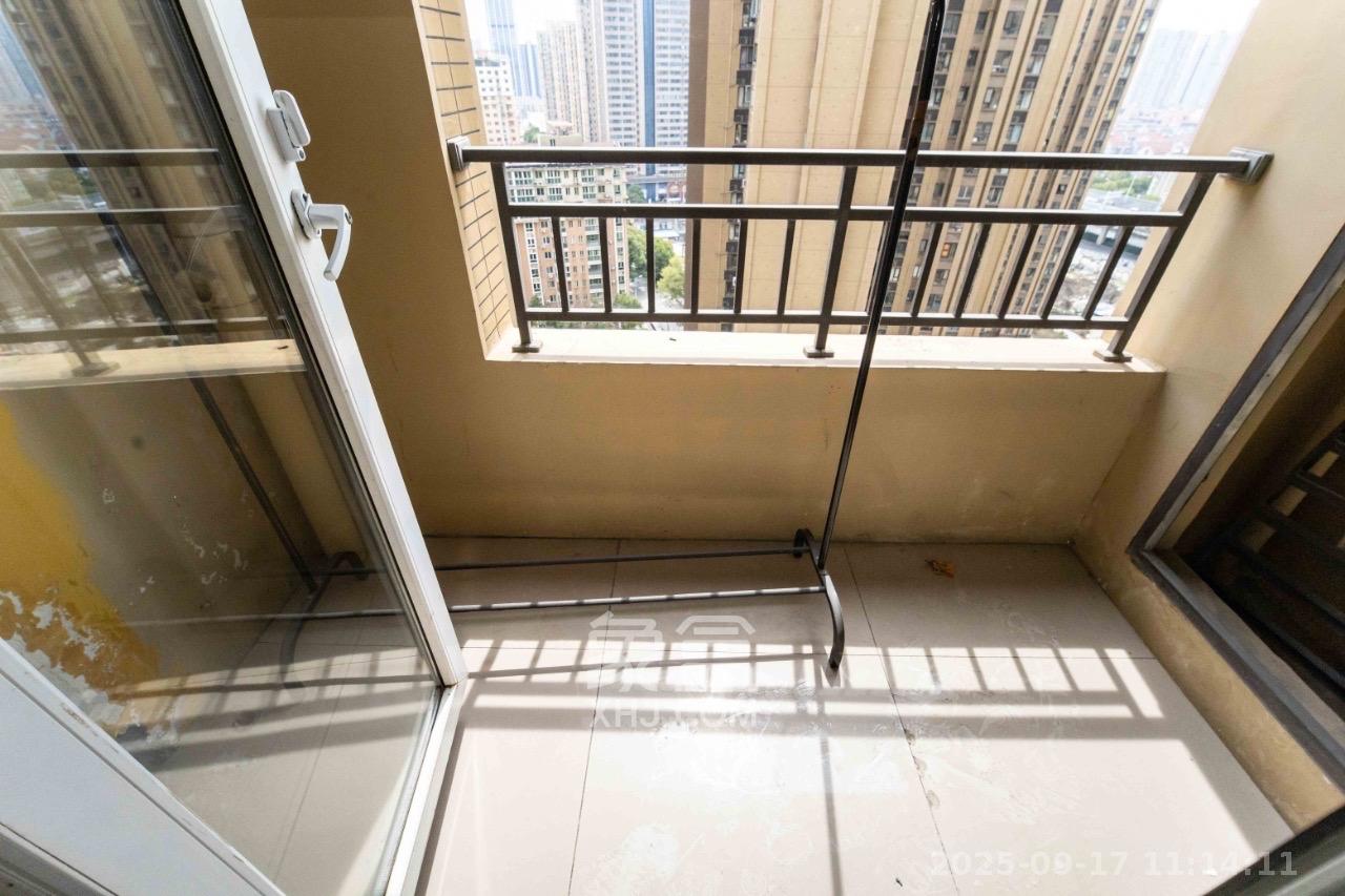 金地格林公馆 3室2厅1卫 2300.0元/月 金地格林公馆 3室2厅1卫 2300.0元/月室内图