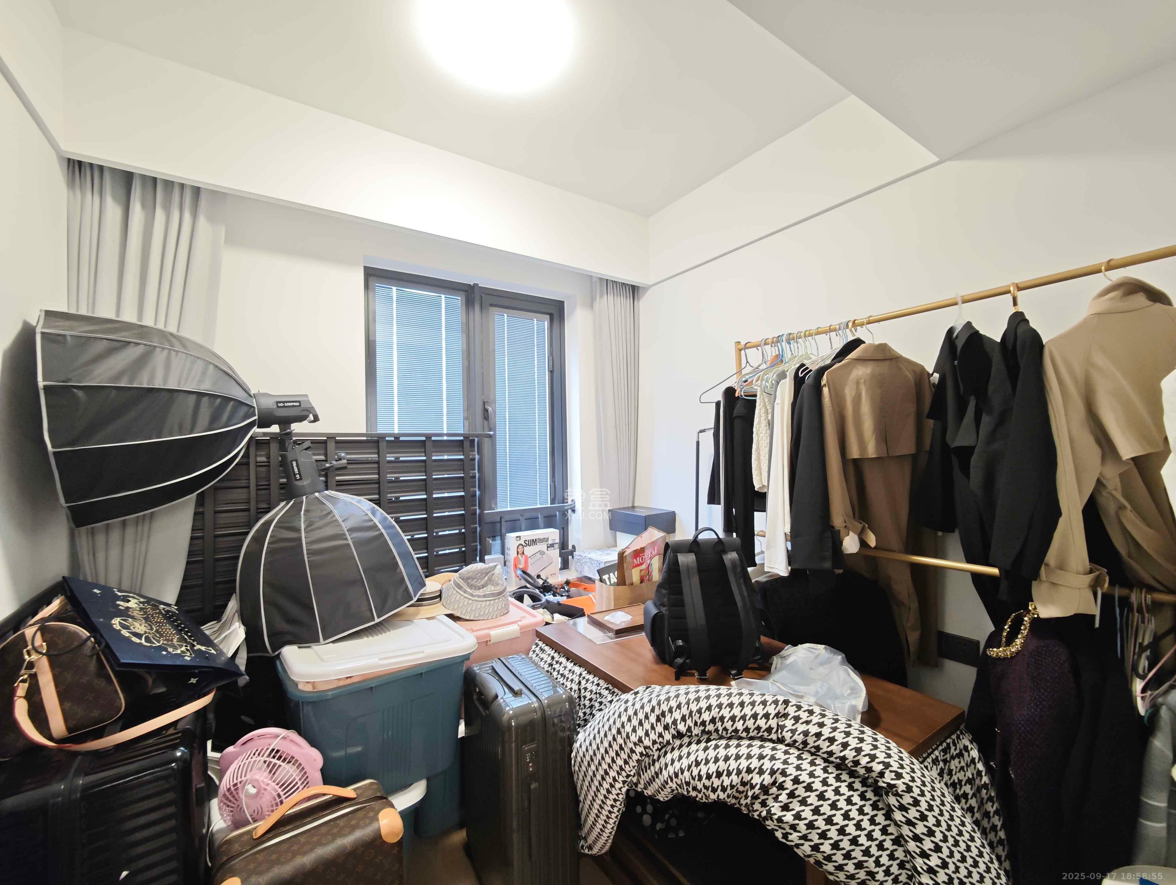 万科魅力之城  3室2厅2卫    93.0万卧室