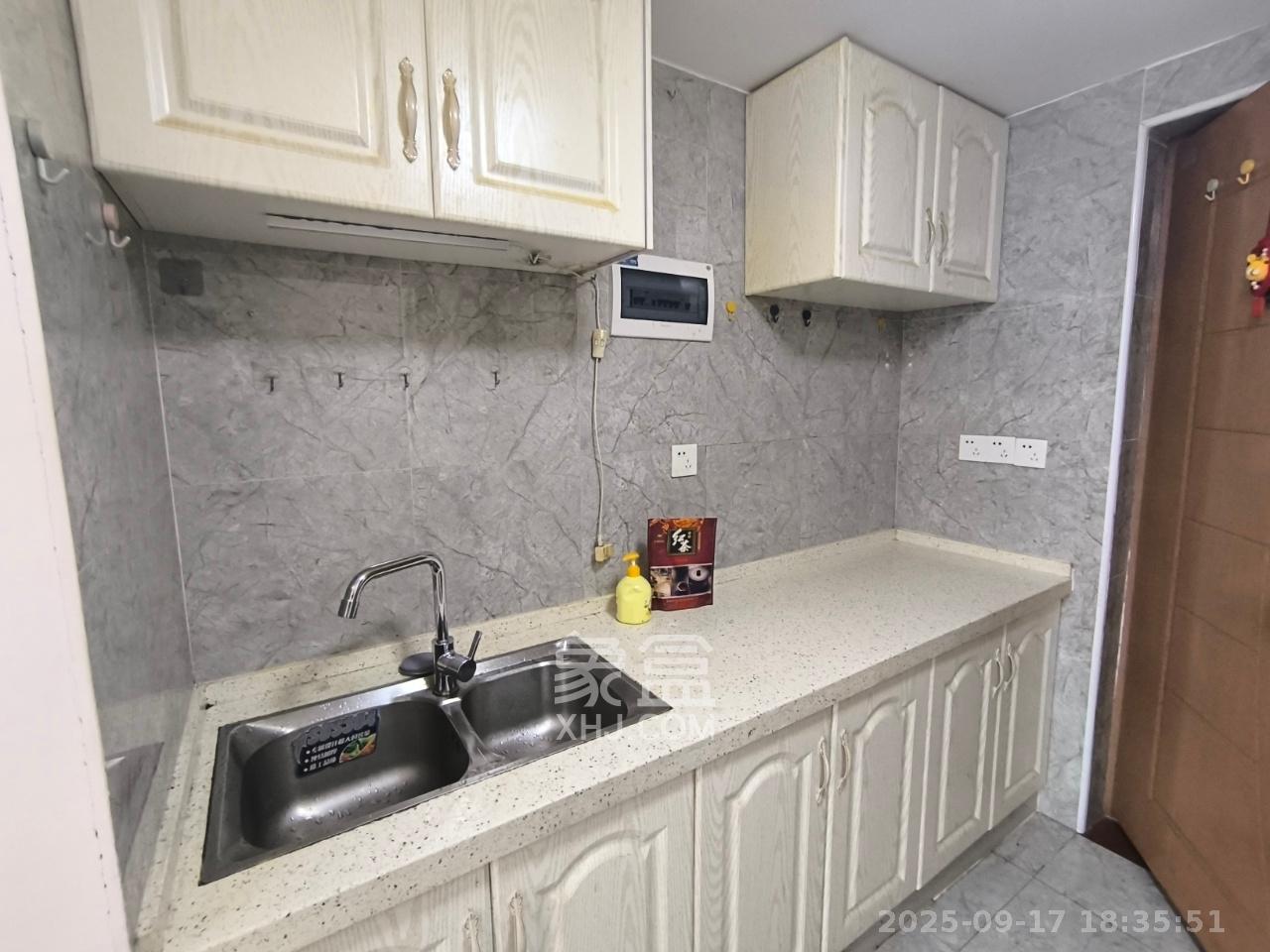 洋湖时代  1室1厅1卫    1300.0元/月室内图