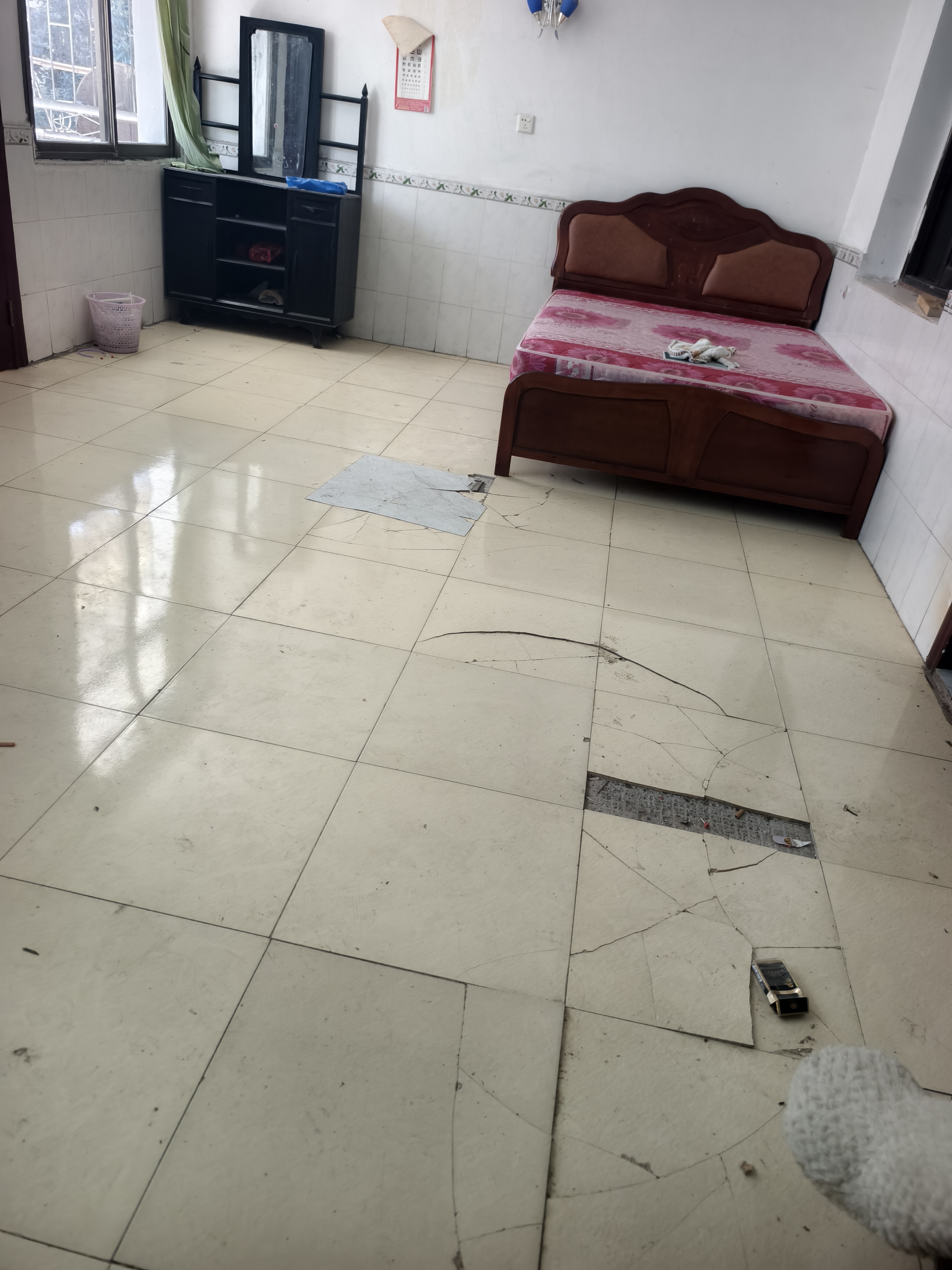 华达机械厂 2室2厅1卫 21.8万 华达机械厂 2室2厅1卫 21.8万客厅