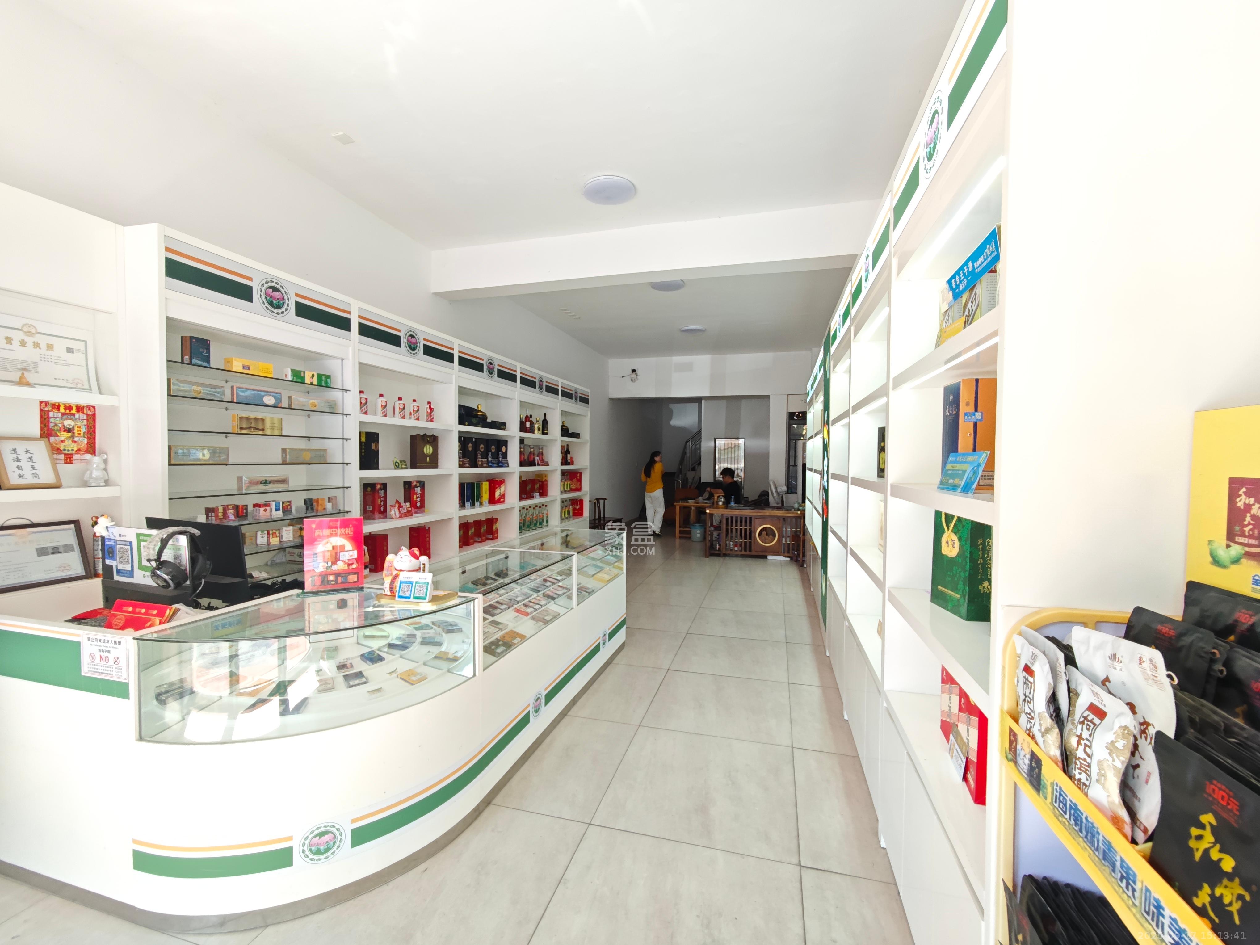 山水人家一二期   128.0㎡      3200.0元/月室内图