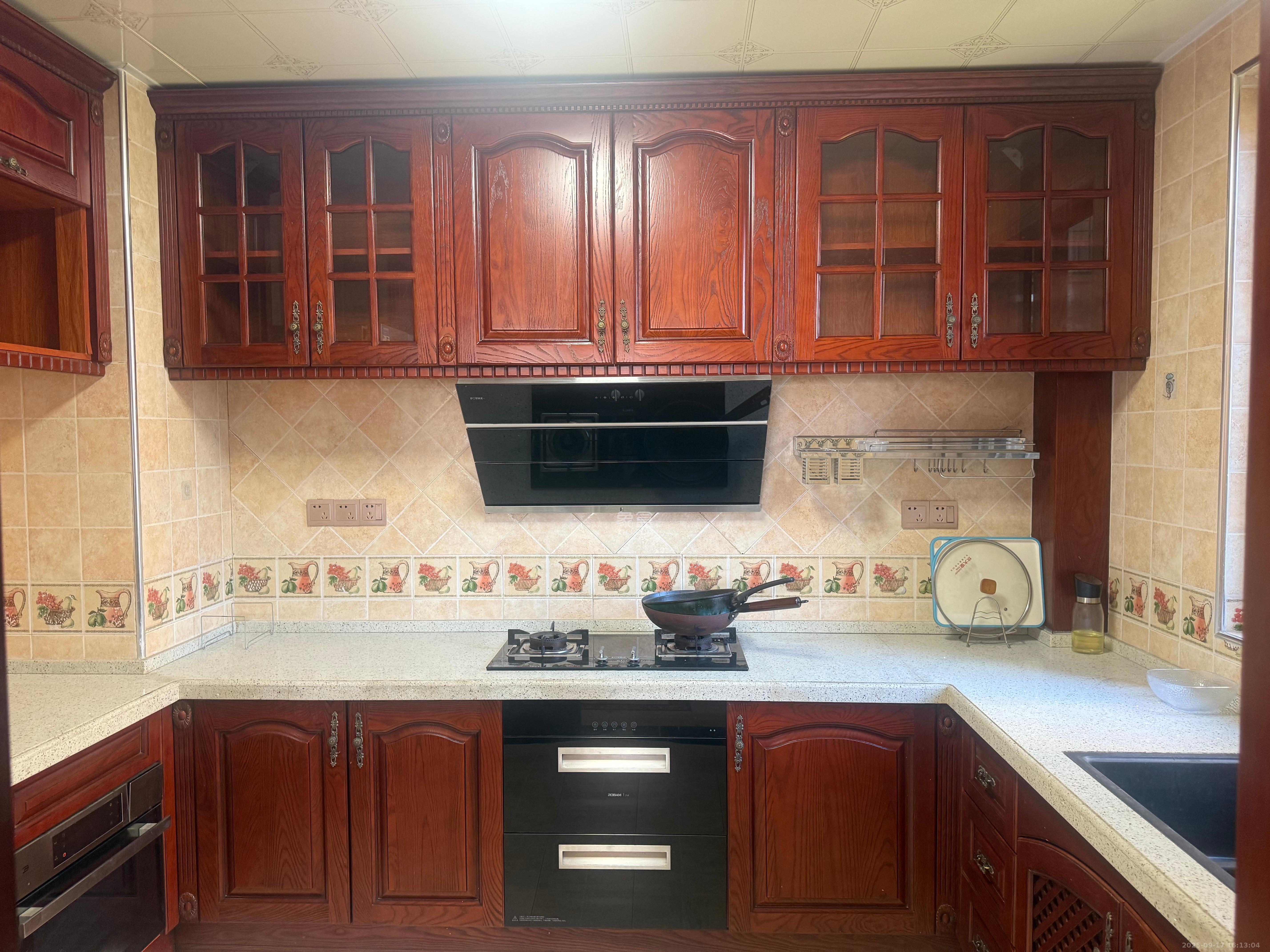 藏珑湖上国际花园 4室2厅2卫 6300.0元/月 藏珑湖上国际花园 4室2厅2卫 6300.0元/月室内图