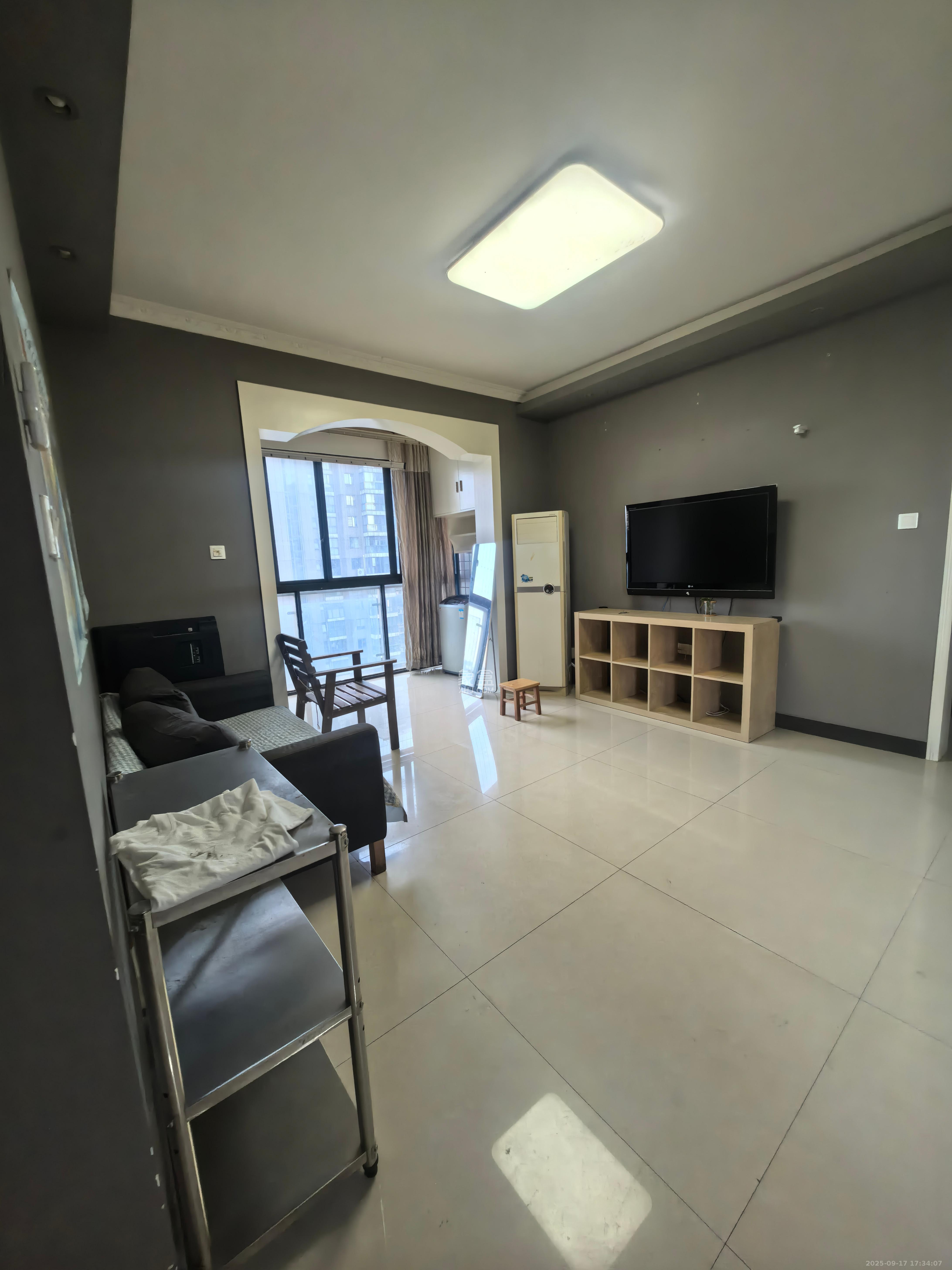 湘江世纪城悦江苑 1室2厅1卫 2500.0元/月 湘江世纪城悦江苑 1室2厅1卫 2500.0元/月室内图