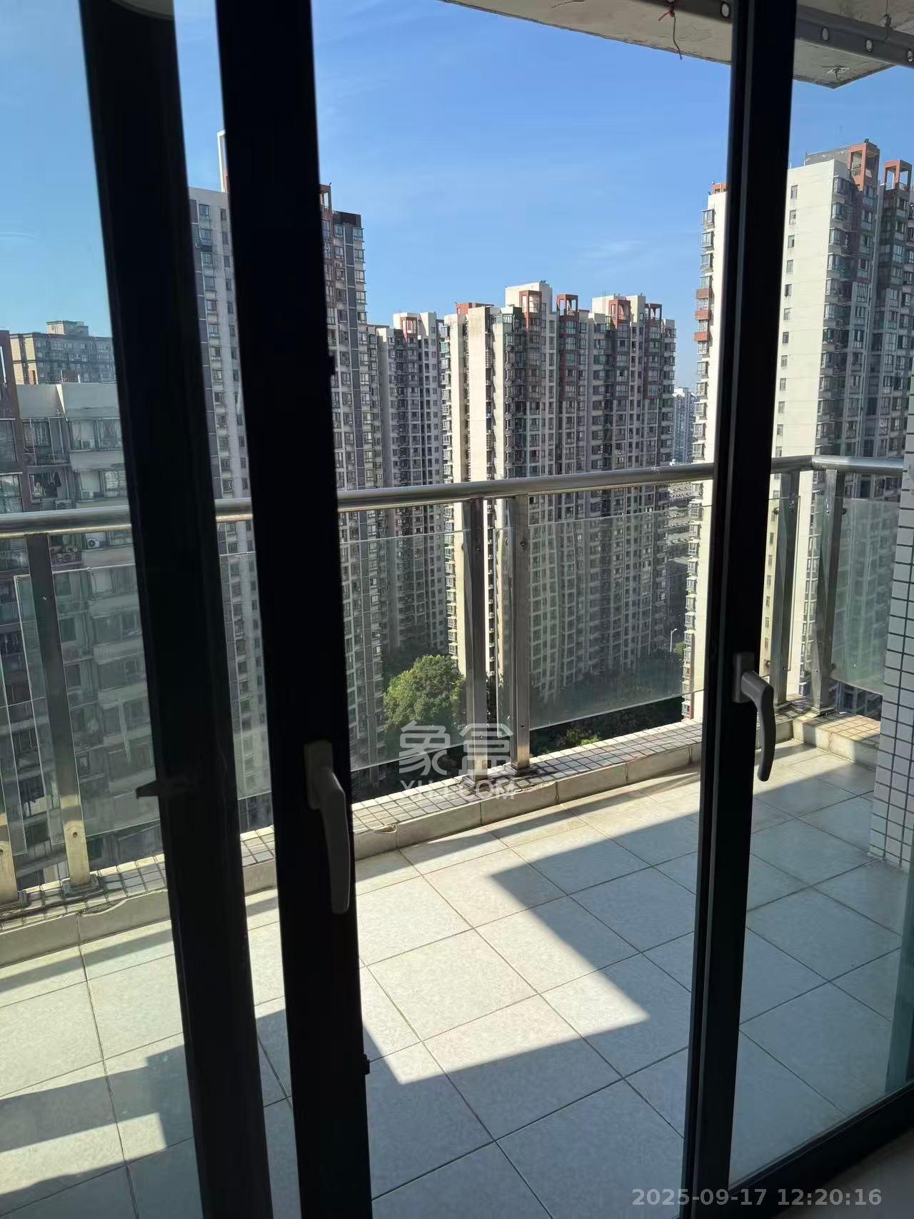 高鑫麓城  2室2厅1卫    2500.0元/月室内图