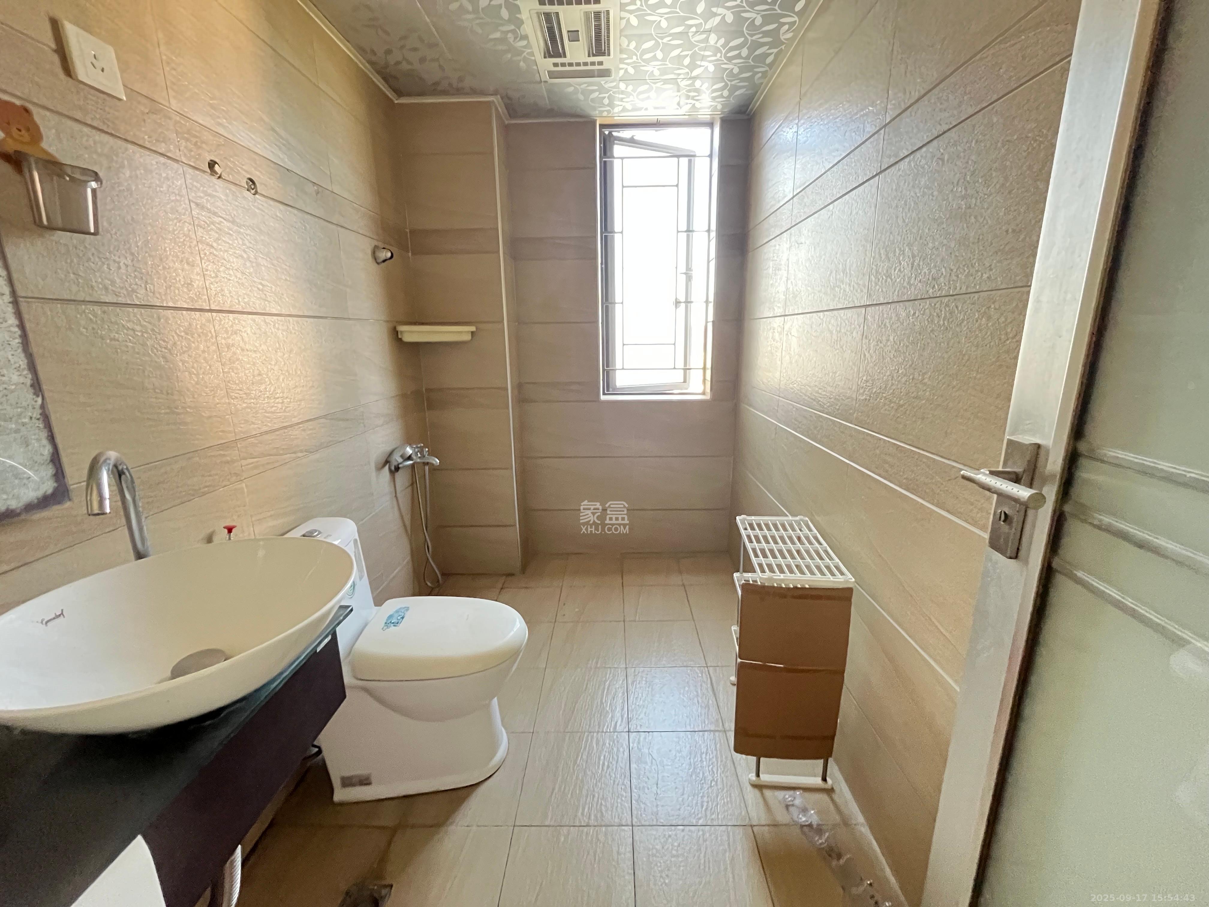 兰亭峰景  3室2厅2卫    2800.0元/月室内图