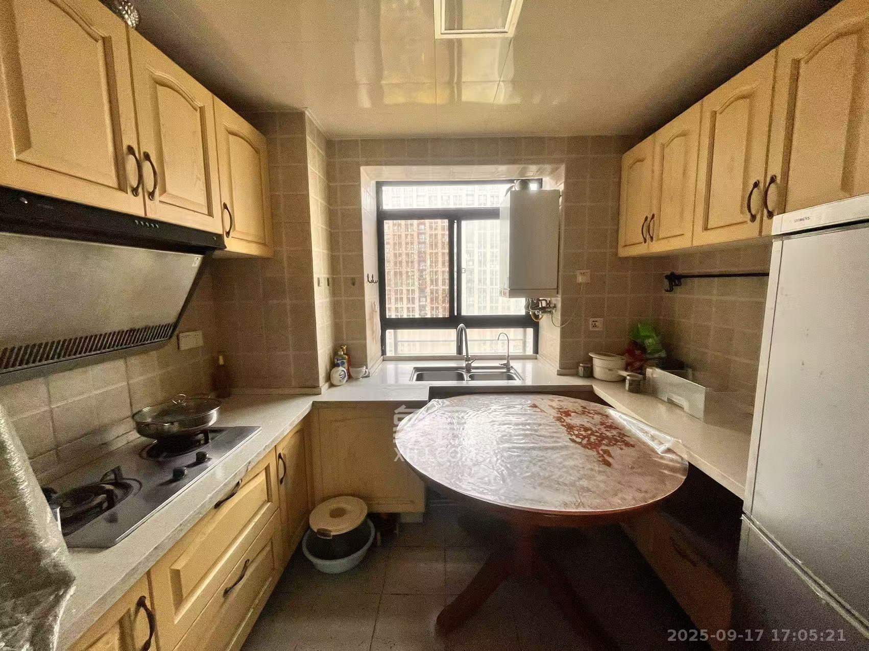 郡原广场 3室2厅2卫 3200.0元/月 郡原广场 3室2厅2卫 3200.0元/月室内图