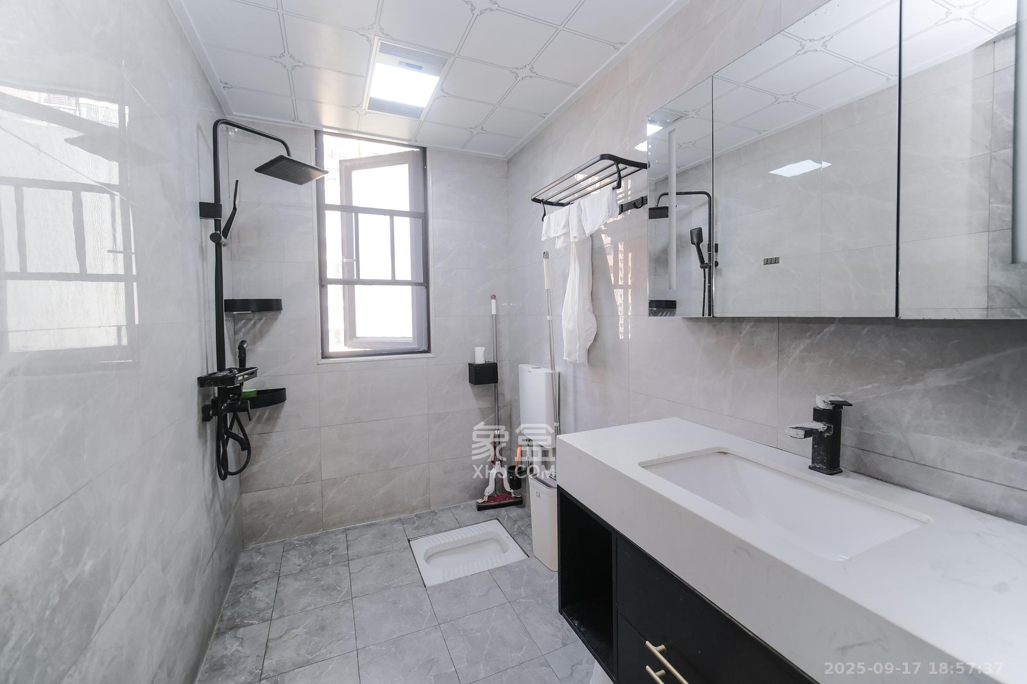 保利香槟国际 4室2厅2卫 105.0万 保利香槟国际 4室2厅2卫 105.0万卫生间