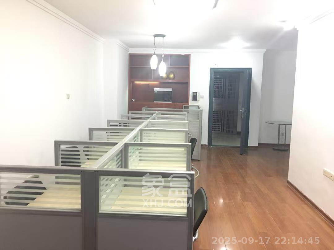 新时代广场  3室2厅1卫    3400.0元/月 新时代广场  3室2厅1卫    3400.0元/月