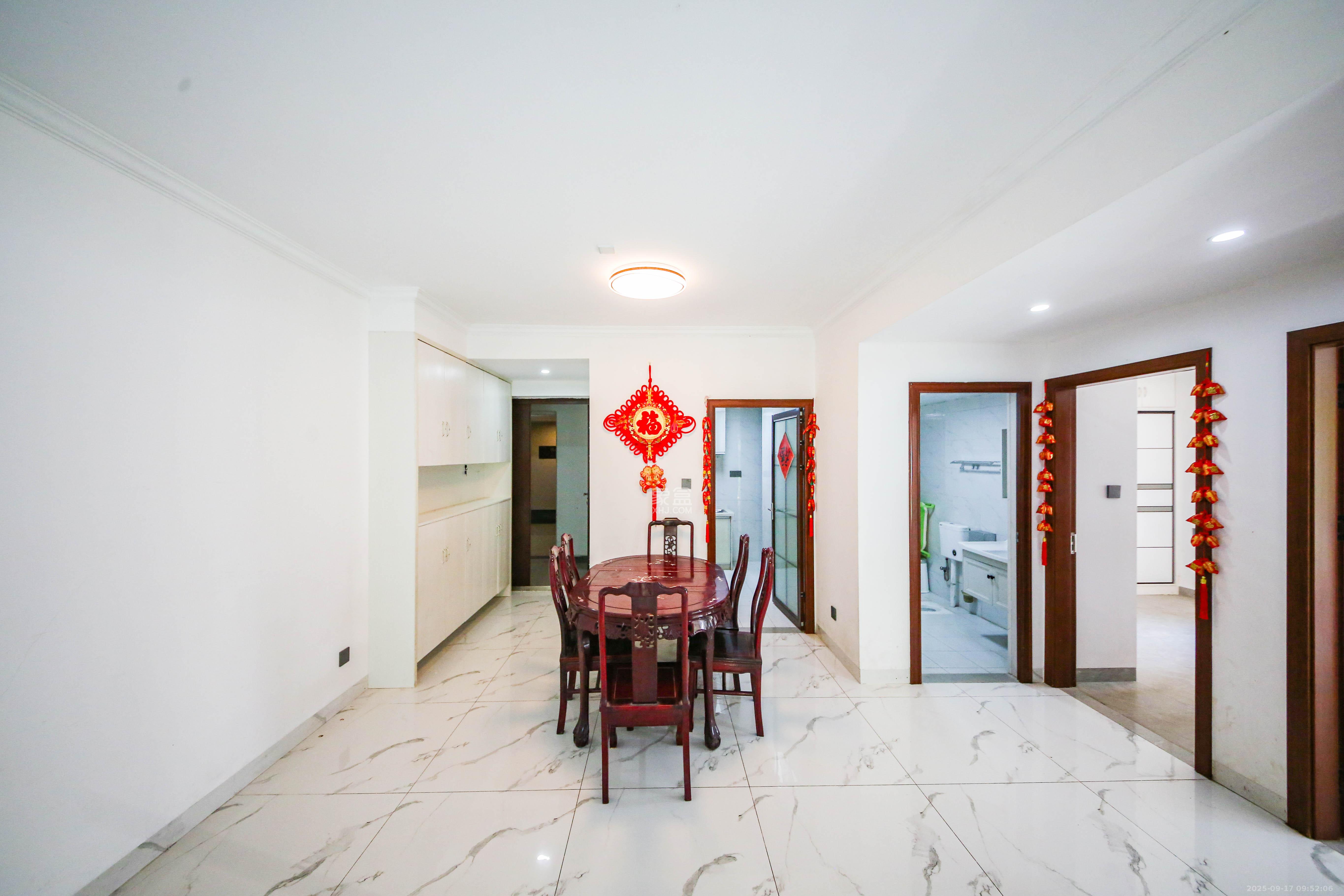 鑫远翡丽郡（鑫远翡丽雅苑）  3室2厅1卫    95.0万客厅