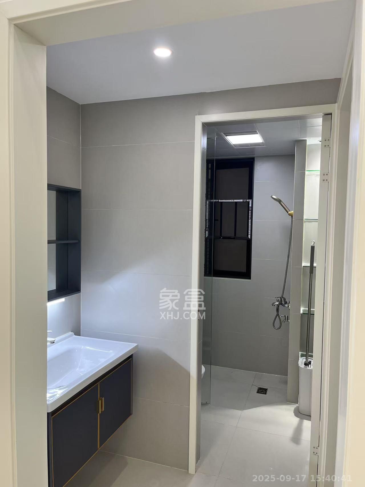 保利城(中航城国际社区、郡原美村) 3室2厅2卫 2600.0元/月 保利城(中航城国际社区、郡原美村) 3室2厅2卫 2600.0元/月室内图