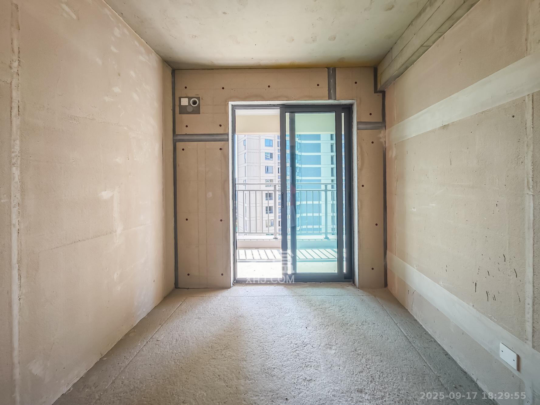 长沙北中心保利时代G区  3室2厅2卫    100.0万卧室