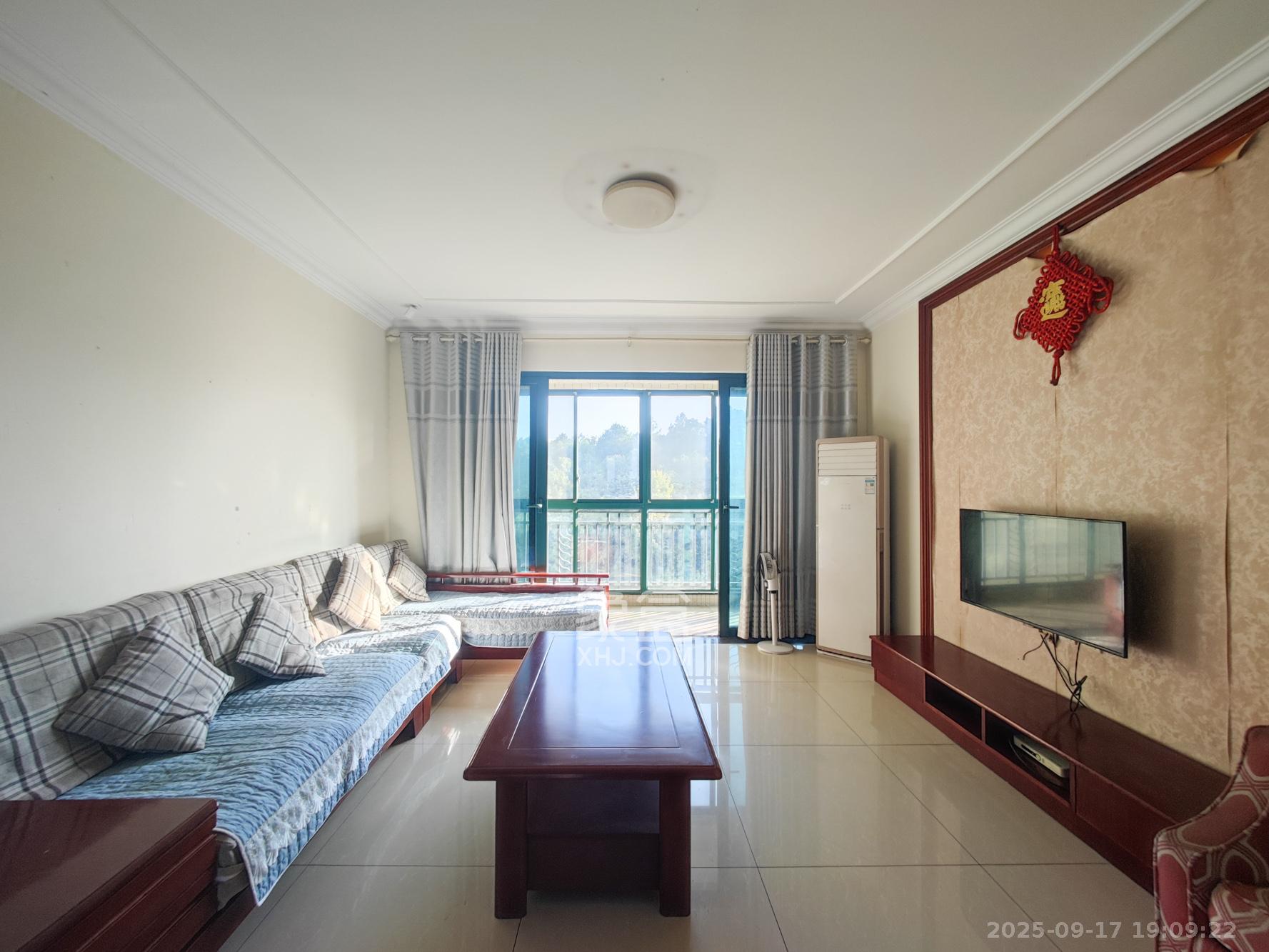 恒大城  4室2厅2卫    126.8万客厅