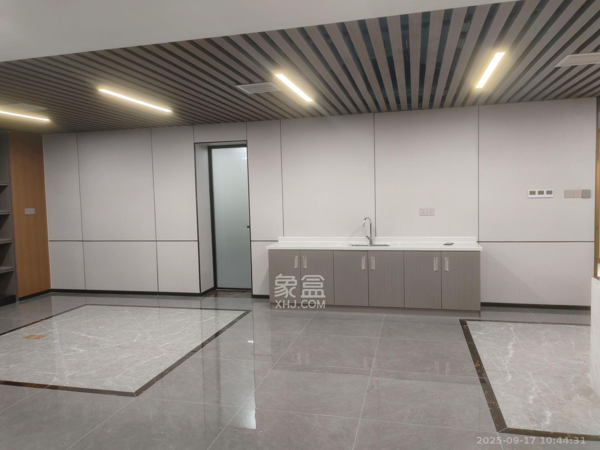 开源鑫贸大楼   248.0㎡      9000.0元/月室内图