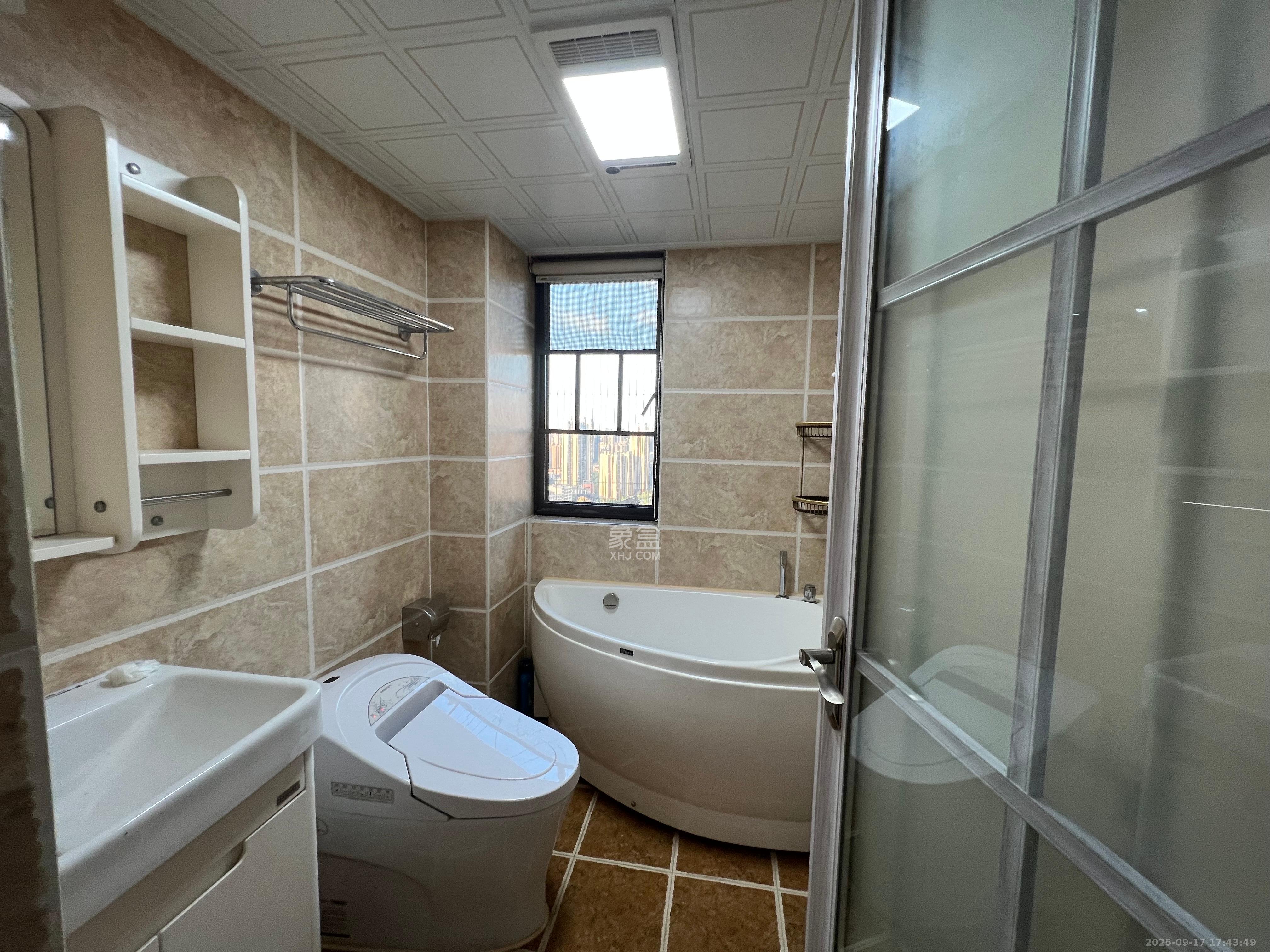 龙湖湘风原著(龙湖湘风星城) 3室2厅2卫 2400.0元/月 龙湖湘风原著(龙湖湘风星城) 3室2厅2卫 2400.0元/月室内图