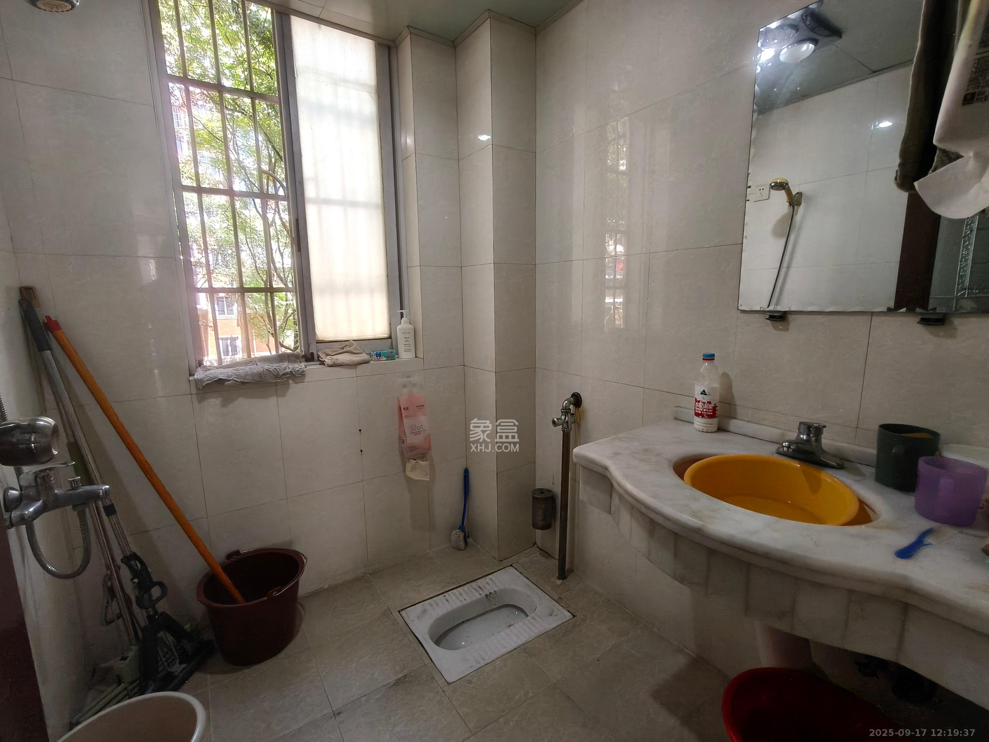 山水人家三期 3室2厅2卫 1600.0元/月 山水人家三期 3室2厅2卫 1600.0元/月室内图