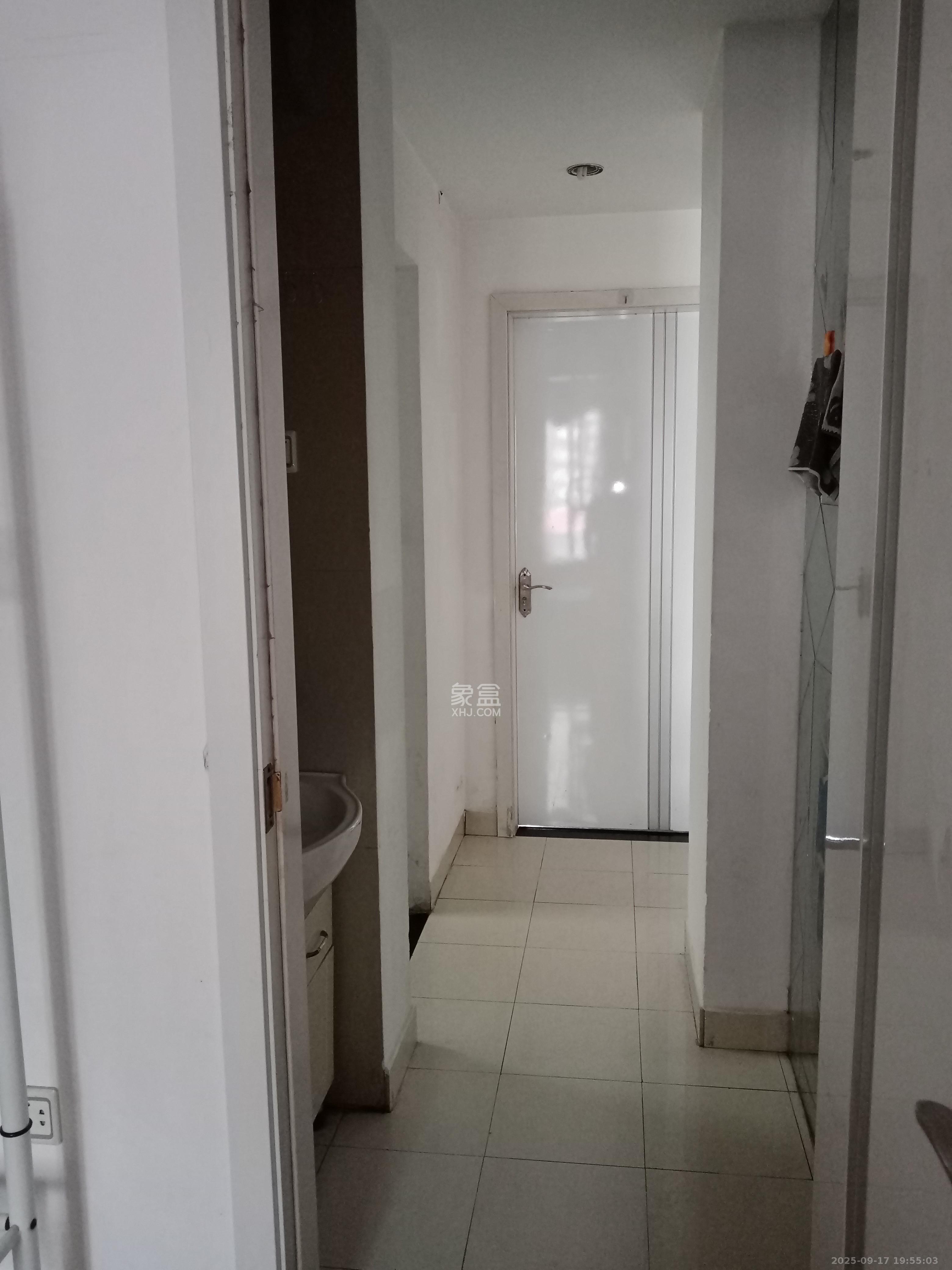 山水花都  2室1厅1卫    2000.0元/月室内图