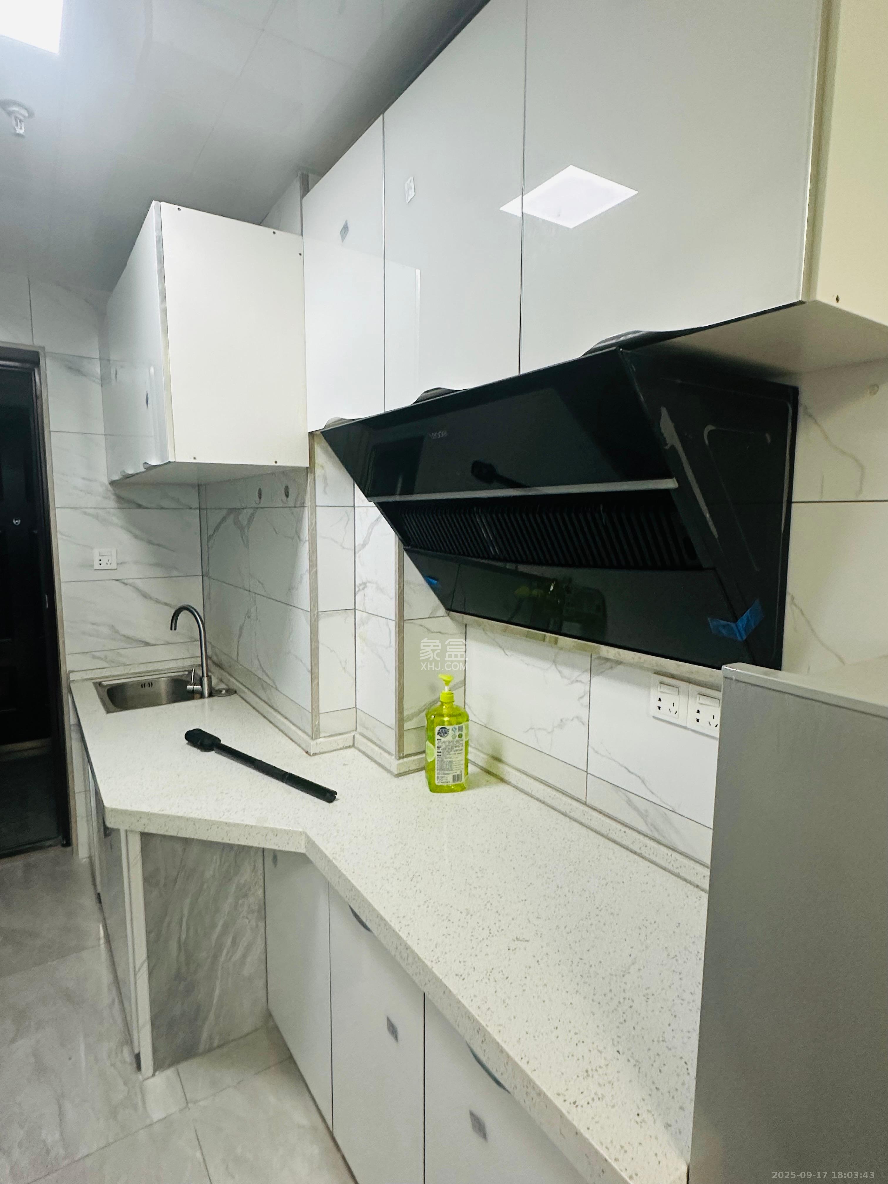 保利麓谷林语I区  1室1厅1卫    1500.0元/月室内图