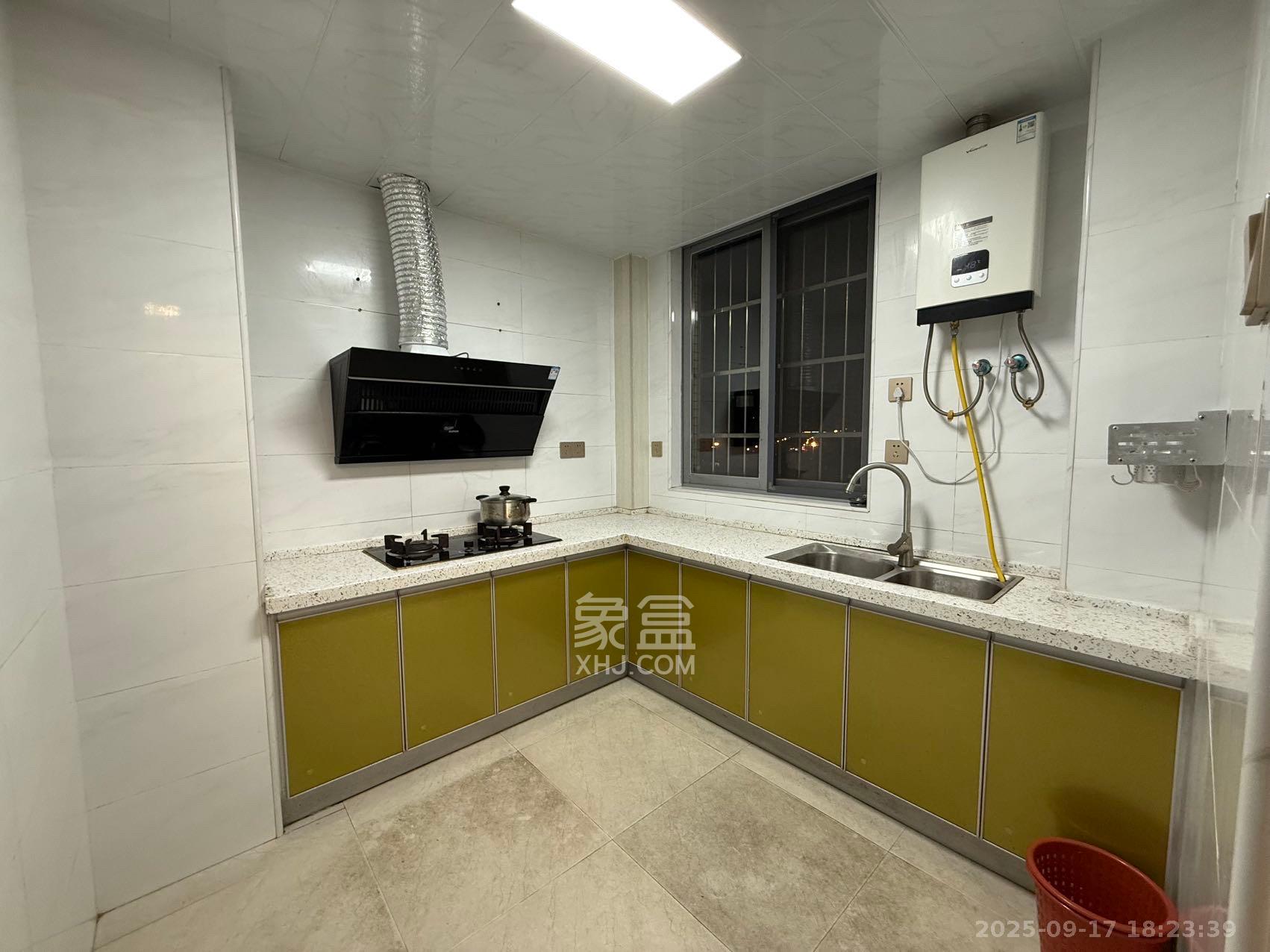 汇景豪庭 3室2厅2卫 3100.0元/月 汇景豪庭 3室2厅2卫 3100.0元/月室内图