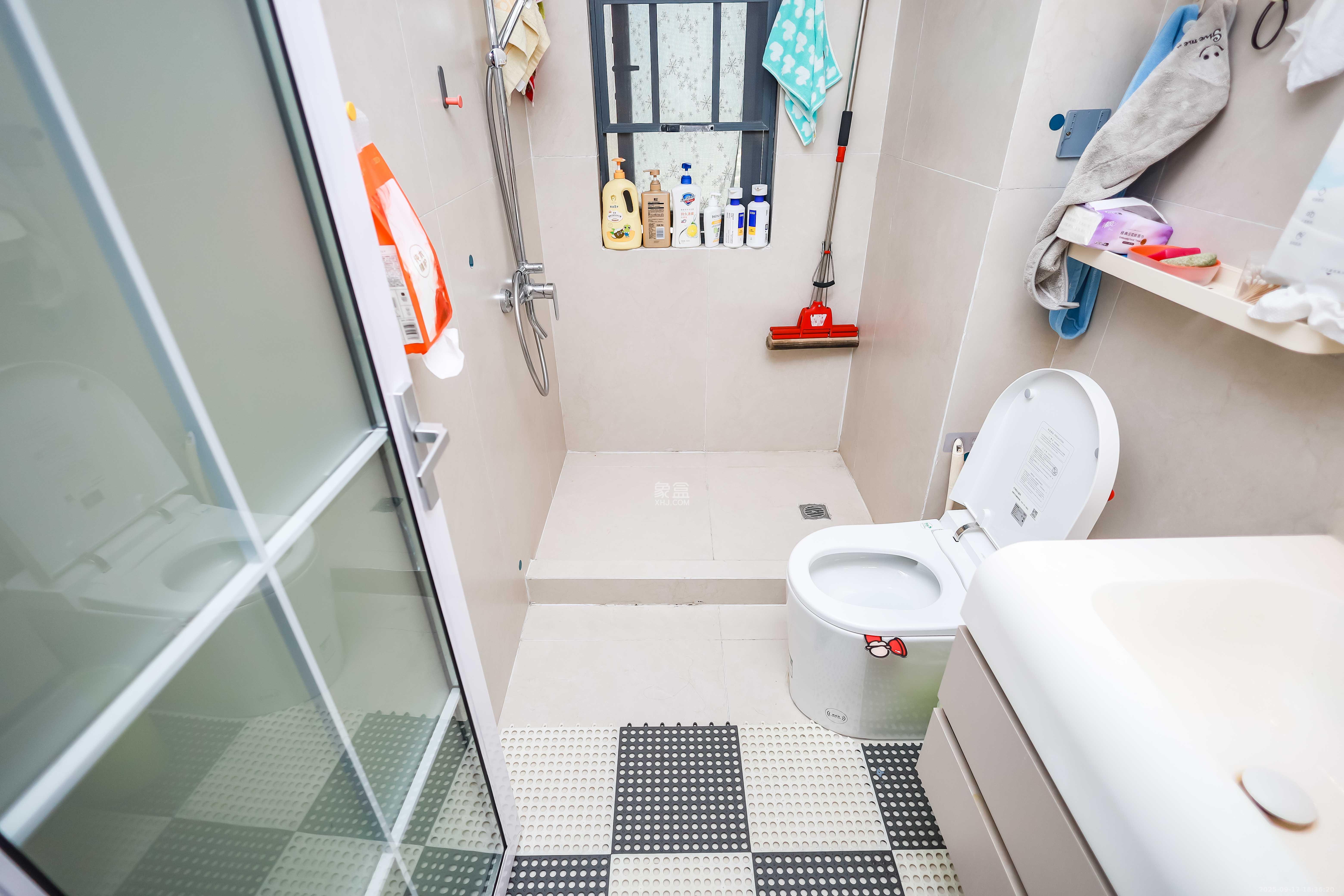 麓谷小镇  3室2厅1卫    59.8万卫生间