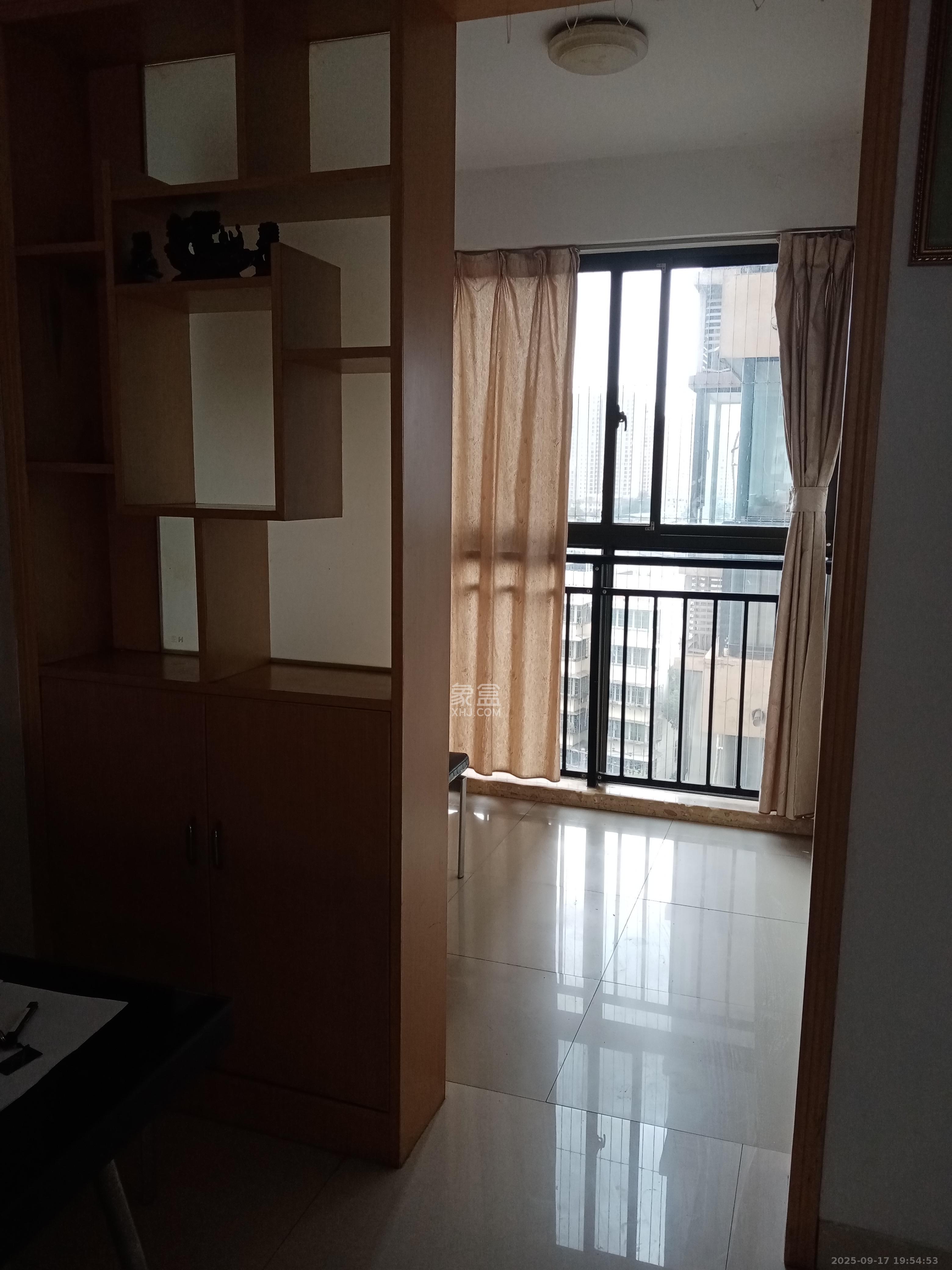 山水花都  2室1厅1卫    2000.0元/月室内图