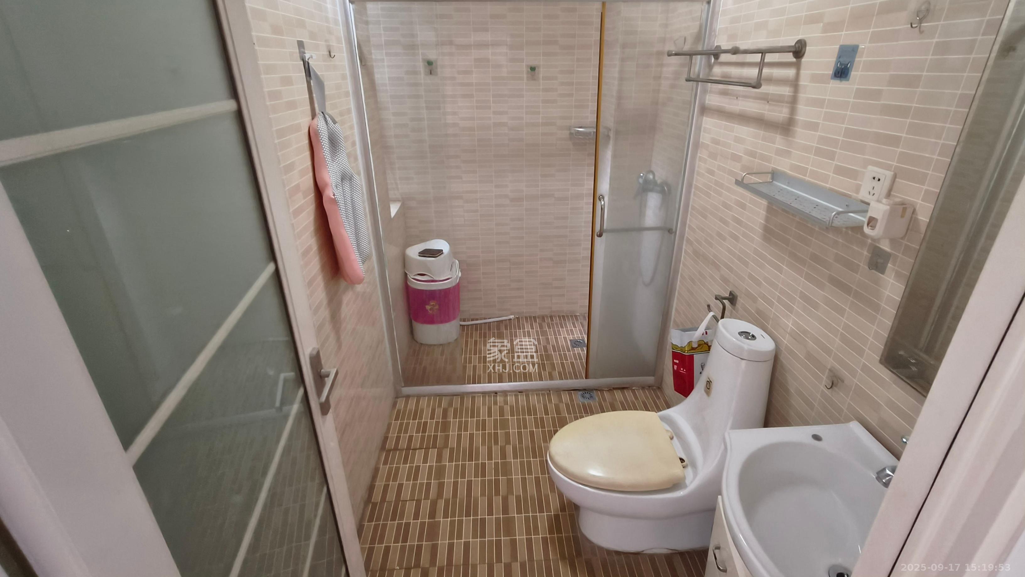 中江国际花城 3室2厅2卫 3400.0元/月 中江国际花城 3室2厅2卫 3400.0元/月室内图