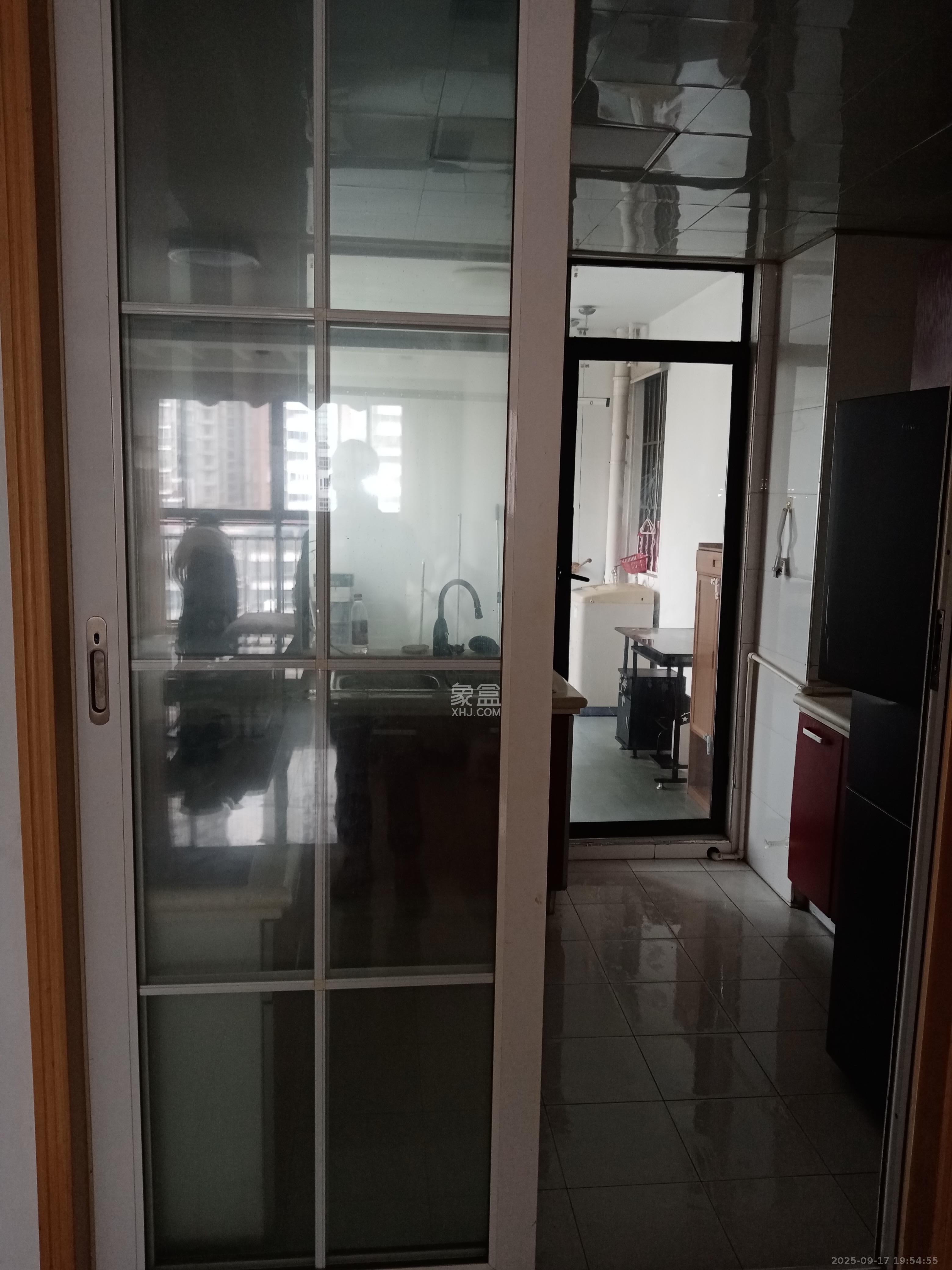 山水花都  2室1厅1卫    2000.0元/月室内图