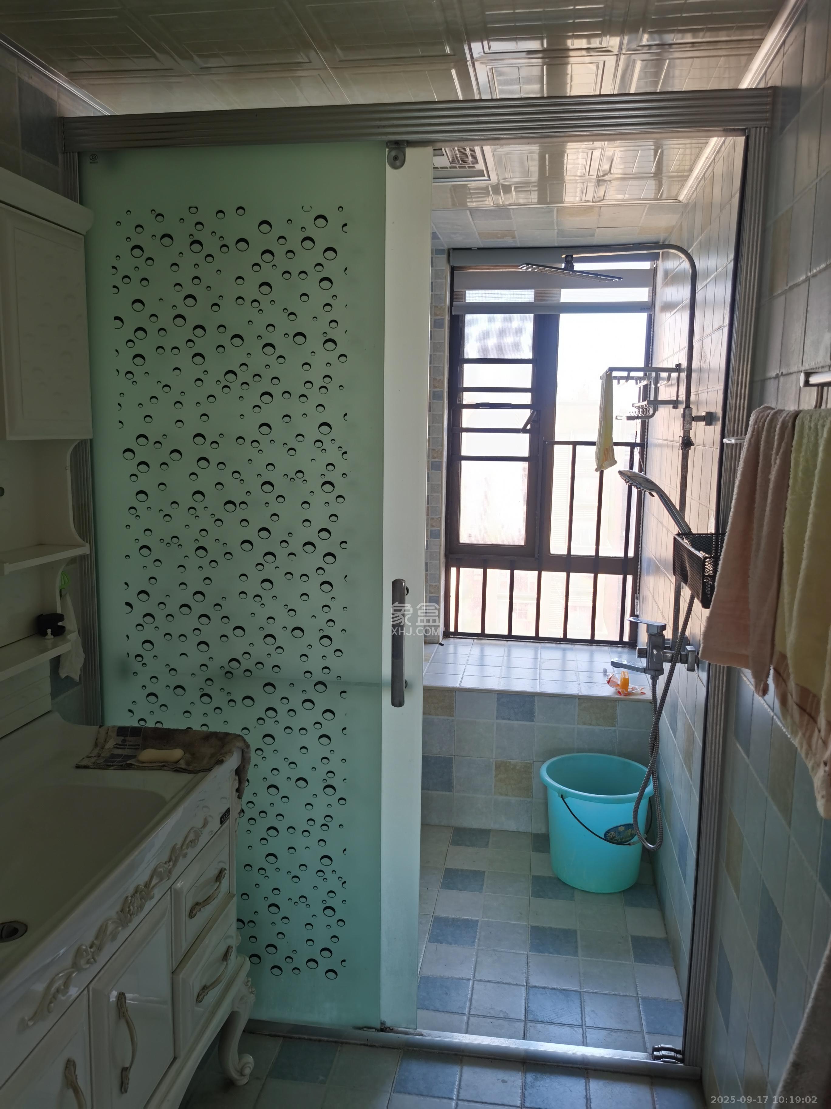 华润凤凰城三期  3室2厅2卫    2500.0元/月室内图