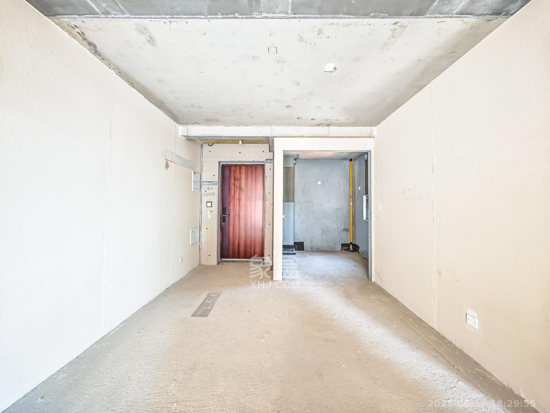 长沙北中心保利时代G区  3室2厅2卫    100.0万客厅