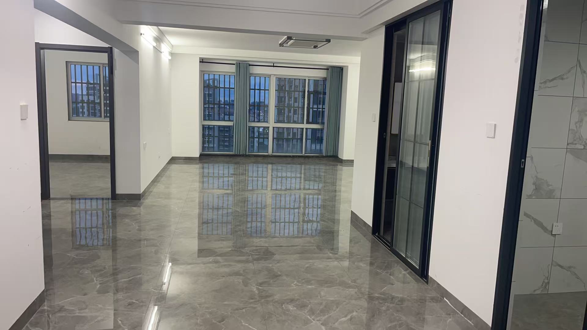 蓝水湾二期 3室2厅1卫 3000.0元/月 蓝水湾二期 3室2厅1卫 3000.0元/月户型图