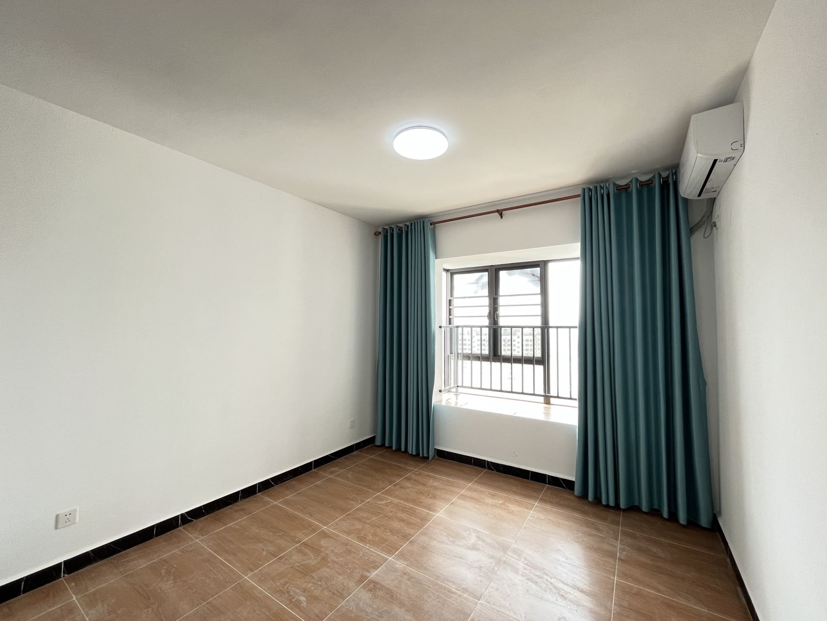 坡博家园五区  5室2厅2卫    3800.0元/月室内图