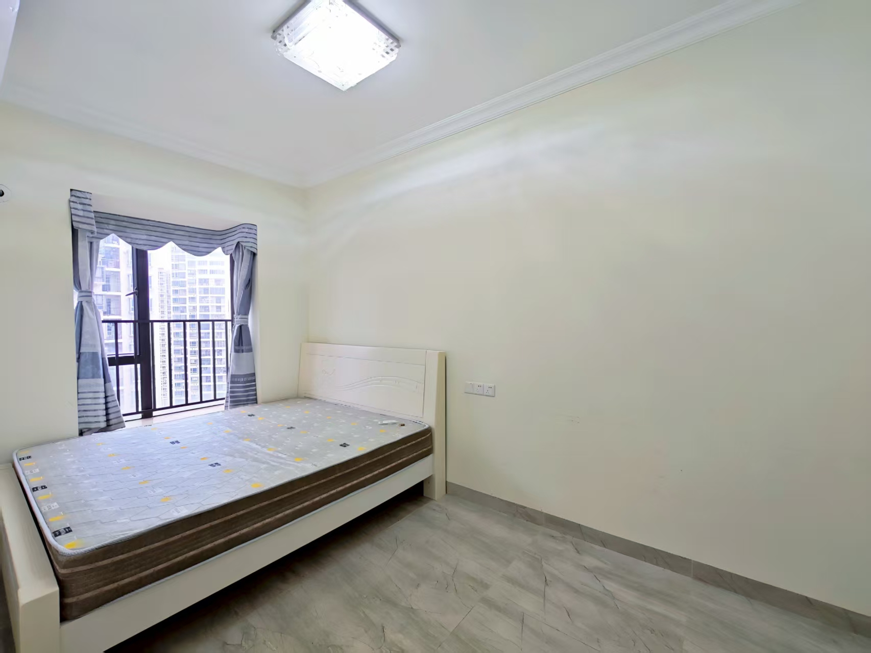 滨江海岸二期  4室2厅2卫    3800.0元/月室内图