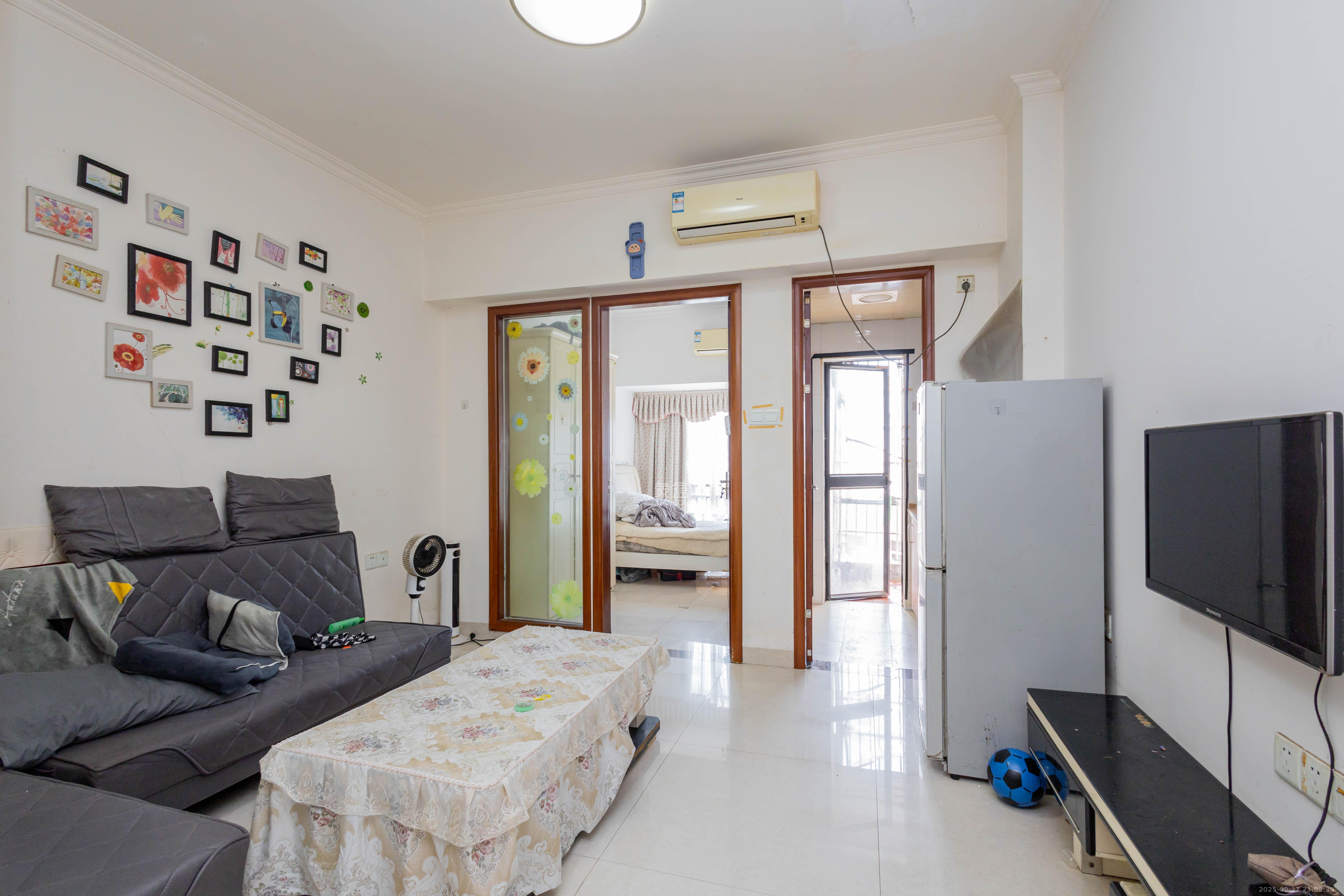 方略90公馆 1室1厅1卫 20.0万 方略90公馆 1室1厅1卫 20.0万客厅