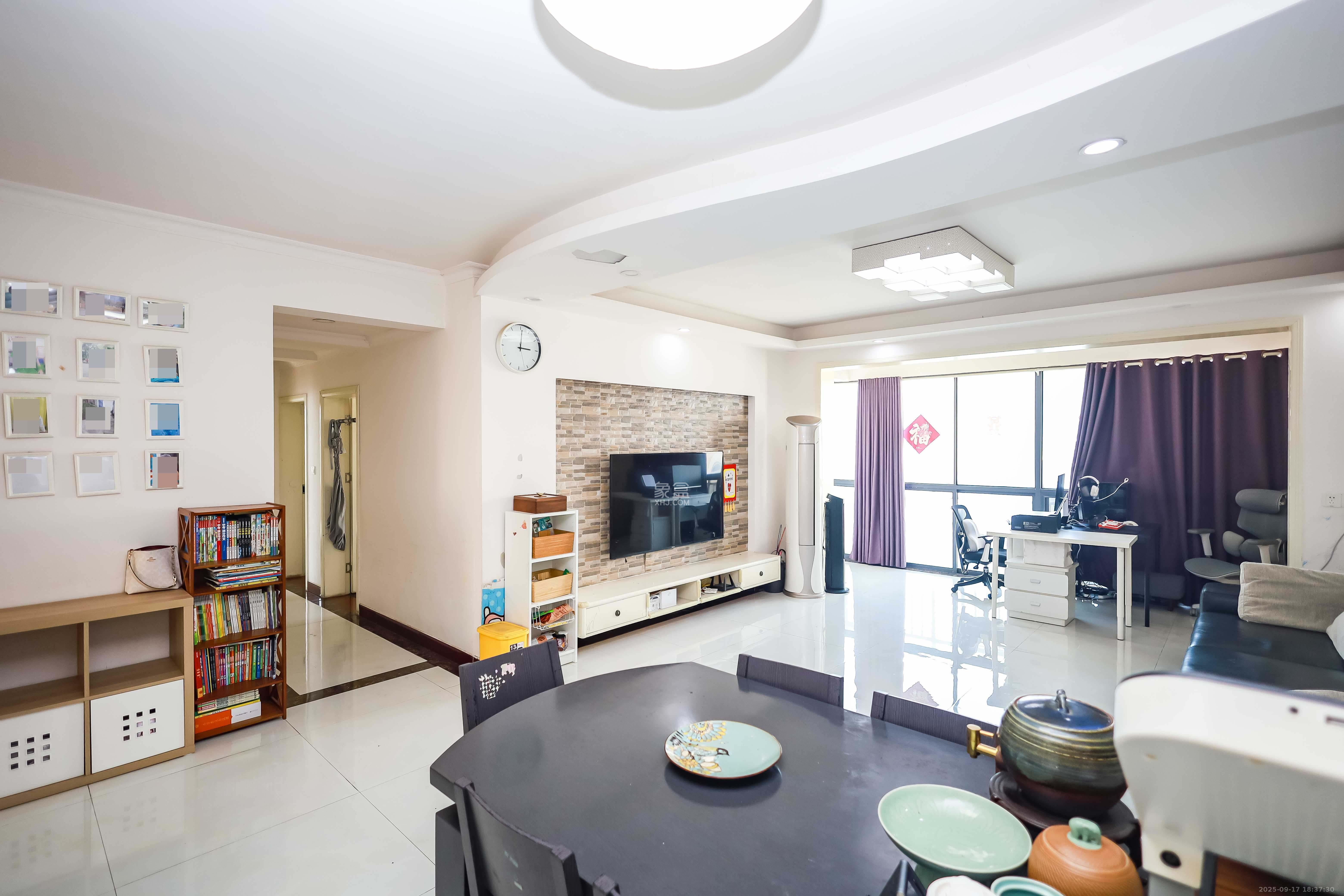 枫雅名苑  3室2厅2卫    136.0万 枫雅名苑  3室2厅2卫    136.0万客厅