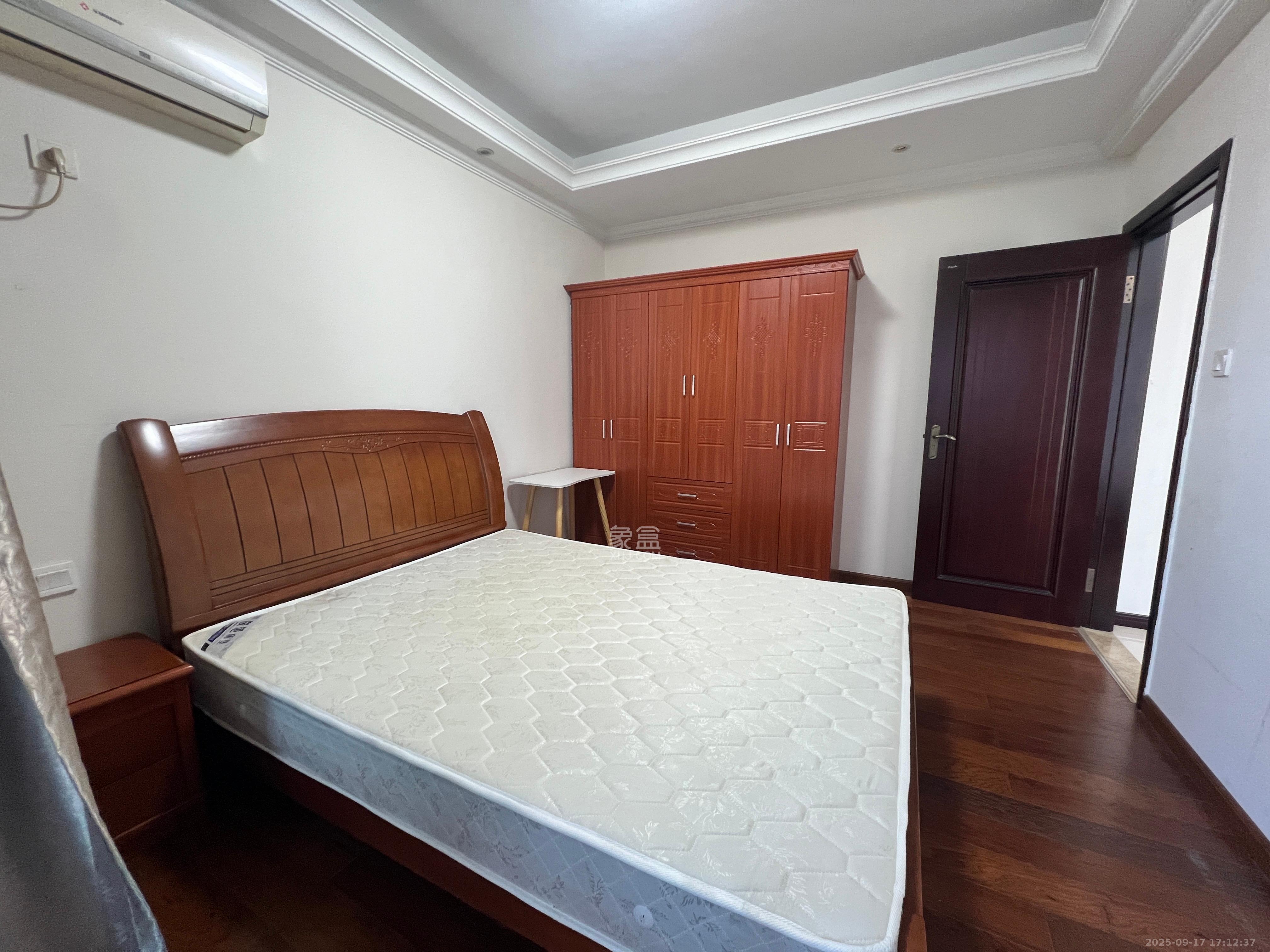 公园9号  2室2厅1卫    3500.0元/月室内图