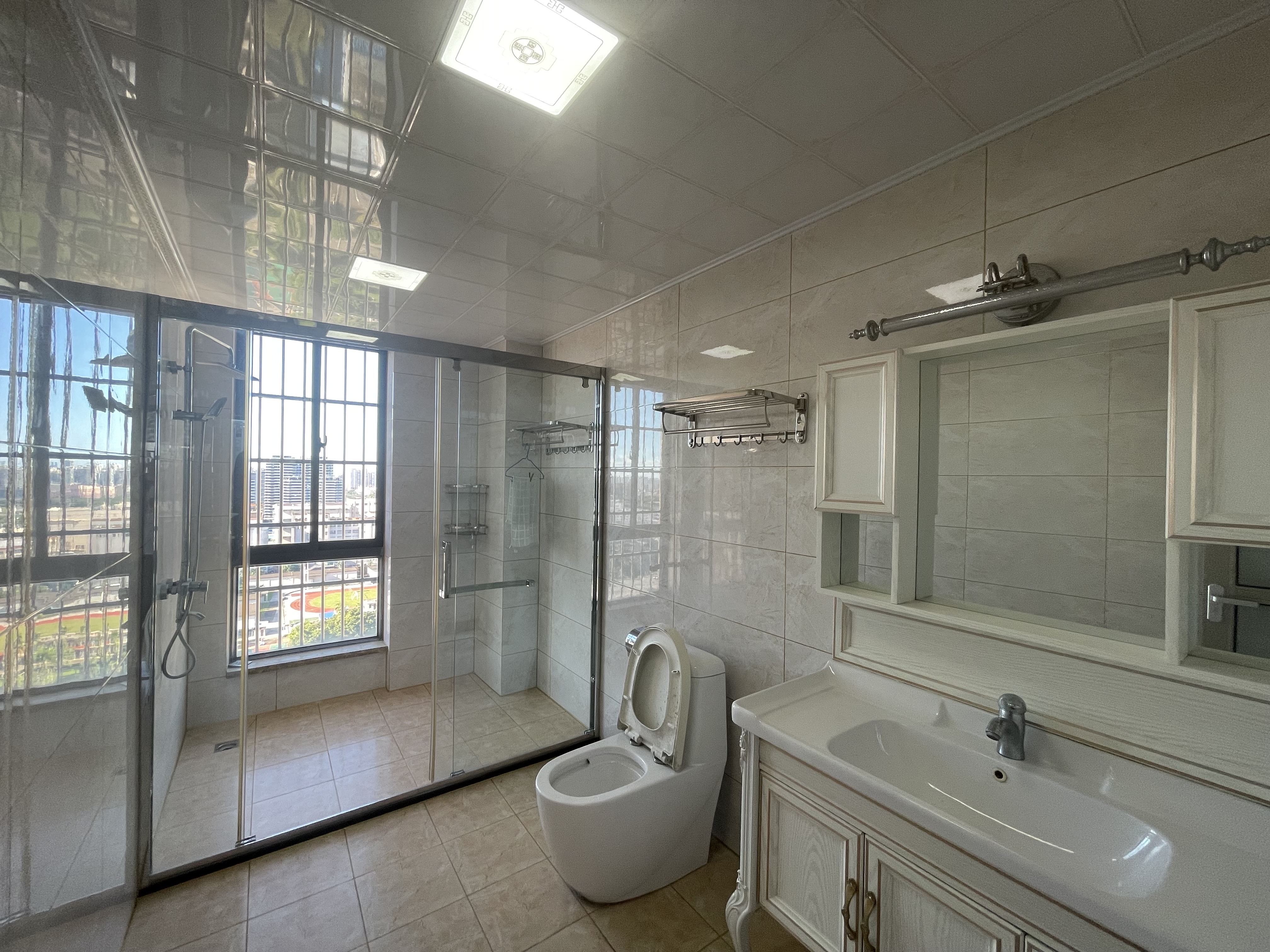 锦地翰城一期 4室2厅2卫 3500.0元/月 锦地翰城一期 4室2厅2卫 3500.0元/月室内图